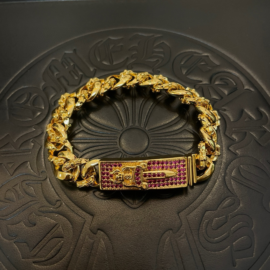 NO:382916,Batch of the counter quality Chrome Hearts Croxin golden classic twist (semi) sword pink diamond bracelet, different pattern design styles with concave and convex shapes present a unique style Cross Scout flowers are Croxin's ambitions, so they last longer. Genuine version Chrome Hearts Croxin necklaces are the ordinary light version of the market. The quality is benchmarked against the quality of the text and print details. The degree of retro old gray oxygen. Seiko version!  !  !  Pure handmade ~ Authentic model opening must-have fashion and fashion, both men and women can wear it, same style for couples, original official website, rock punk style silver style, retro elements, trendy and versatile!  , jewelry boutique, chrome hearts, chrome hearts, necklace, bracelet, gold19860909批 专柜品质Chrome Hearts克罗心黄金色经典麻花（半）宝剑粉钻手链,凹凸造型不同的花纹设计风格 呈现出与众不同 十字架 童军花是克罗心的志 所以更经久不衰 正品打版Chrome Hearts克罗心项链区别市场普通轻版 对版对标品质 看字印细节 复古做旧灰氧程度.精工版本！！！ 纯手工打造 ～正品开模潮流时尚必备 男女均可佩戴 情侣同款 官网原版 摇滚朋克泰银风格 复古元素 潮流百搭！,饰品精品,chrome hearts,chrome hearts,necklace,bracelet,gold,Jewelry