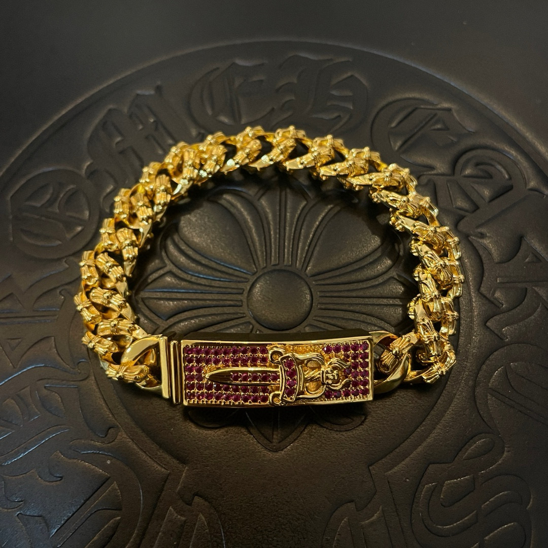 NO:382928,Batch of the counter quality Chrome Hearts Croxin golden classic twist (full flower) sword pink diamond bracelet, different pattern design styles with concave and convex shapes present a unique style Cross Scout flowers are Croxin's ambitions, so they last longer. Genuine version Chrome Hearts Croxin necklaces are the ordinary light version of the market. The quality is benchmarked against the quality of the text and print details. The degree of retro old gray oxygen. Seiko version!  !  !  Pure handmade ~ Authentic model opening must-have fashion and fashion, both men and women can wear it, same style for couples, original official website, rock punk style silver style, retro elements, trendy and versatile!  , jewelry boutique, chrome hearts, chrome hearts, necklace, bracelet, gold19860909批 专柜品质Chrome Hearts克罗心黄金色经典麻花（全花）宝剑粉钻手链,凹凸造型不同的花纹设计风格 呈现出与众不同 十字架 童军花是克罗心的志 所以更经久不衰 正品打版Chrome Hearts克罗心项链区别市场普通轻版 对版对标品质 看字印细节 复古做旧灰氧程度.精工版本！！！ 纯手工打造 ～正品开模潮流时尚必备 男女均可佩戴 情侣同款 官网原版 摇滚朋克泰银风格 复古元素 潮流百搭！,饰品精品,chrome hearts,chrome hearts,necklace,bracelet,gold,Jewelry