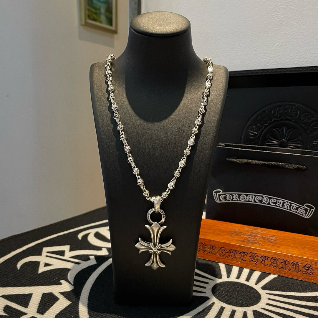 NO:382933,Batch New model [Counter Quality] Chrome Hearts Croxin Classic retro skull cross ball necklace Cross pendant Different pattern design styles with concave and convex shapes Present unique Cross Scout flowers are Croxin's ambitions, so they last longer. Genuine version Chrome Hearts Croxin Difference to the market ordinary light version, match the quality of the version, look at the details of the letter printing, retro old gray oxygen level. Seiko version!  !  !  Pure handmade ~ Authentic model opening must-have fashion and fashion, both men and women can wear it, same style for couples, original official website, rock punk style silver style, retro elements, trendy and versatile!  , jewelry boutique, chrome hearts, chrome hearts, necklace19860909批 新款【专柜品质】Chrome Hearts克罗心 经典复古骷髅头十字花球项链 十字架吊坠 凹凸造型不同的花纹设计风格 呈现出与众不同 十字架 童军花是克罗心的志 所以更经久不衰 正品打版Chrome Hearts克罗心 区别市场普通轻版 对版对标品质 看字印细节 复古做旧灰氧程度.精工版本！！！ 纯手工打造 ～正品开模潮流时尚必备 男女均可佩戴 情侣同款 官网原版 摇滚朋克泰银风格 复古元素 潮流百搭！,饰品精品,chrome hearts,chrome hearts,necklace,Jewelry