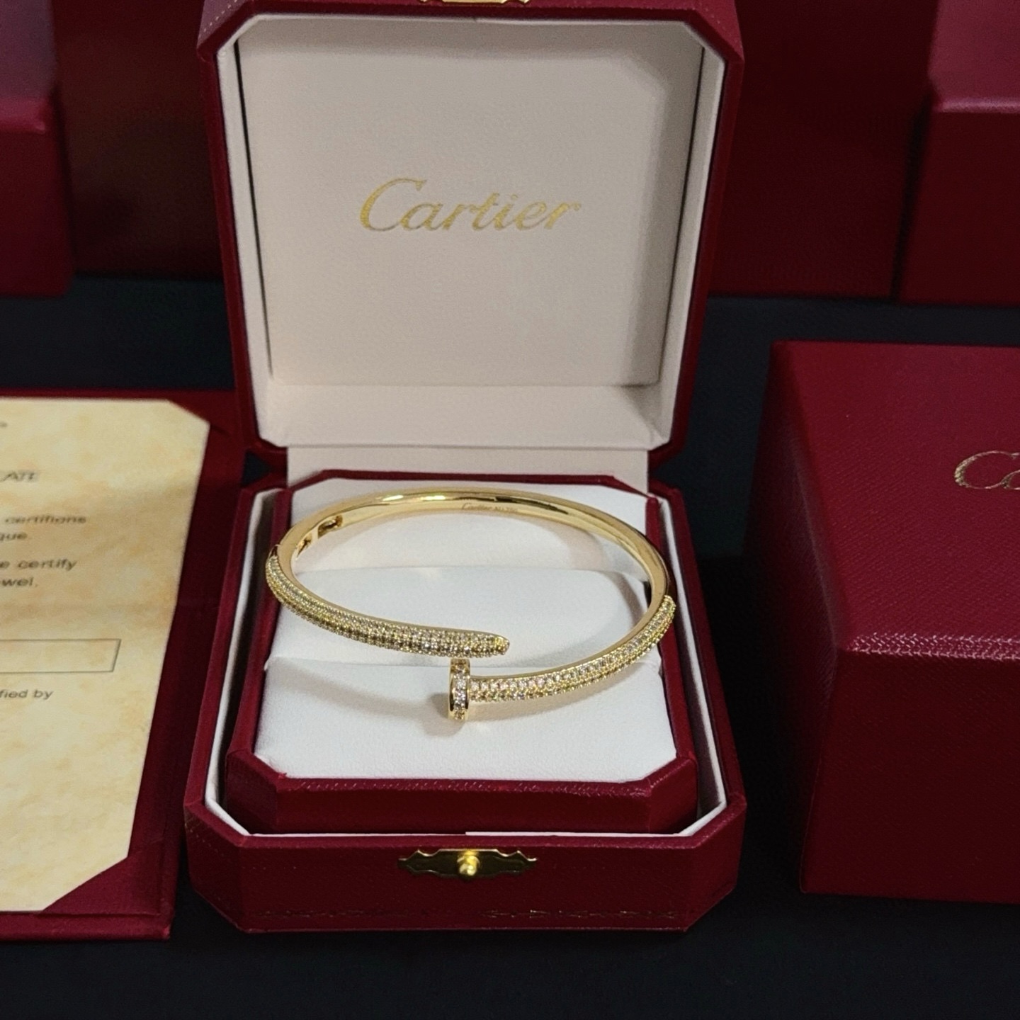 NO:383132,Cartier nail bracelet, high-end customized version, diamond inlay craft, V-gold material, classic and fashionable style, reconstructing love aesthetics with sharp lines!  Breaking the convention, diamond-inlaid design creates a high-end ceiling - no need to build glitz, love should be pure as before. Cartier is loved by many celebrities and internet celebrities. The Leopard series bracelet is definitely an eternal classic, and there is no limit on men and women, and no limit on age!  Wear it you are the focus!  , jewelry boutique, cartier, bracelet19860909卡地亚镶钉子手镯 高端定制版本 镶嵌钻工艺 V金材质 经典而时尚风格 用凌厉线条重构爱情美学！打破常规,镶嵌钻设计反而成就高级感天花板——无需浮华堆砌,爱本应纯粹如初 卡地亚受众多明星网红的爱戴 豹子系列手镯 绝对是永恒经典 而且男女不限 年龄不限 ！戴上它你就是焦点！,饰品精品,cartier,bracelet,Jewelry