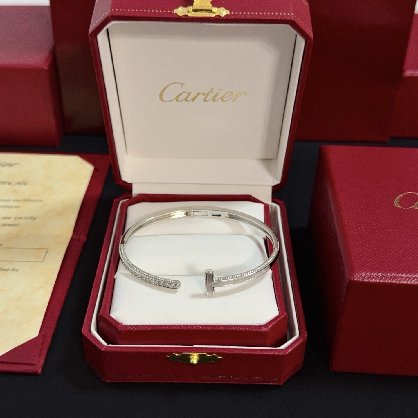 NO:383137,Cartier diamond-set bracelet, high-end customized version, diamond-set craftsmanship, V-gold material, classic and fashionable style, reconstructing love aesthetics with sharp lines!  Breaking the convention, diamond-inlaid design creates a high-end ceiling - no need to build glitz, love should be pure as before. Cartier is loved by many celebrities and internet celebrities. The Leopard series bracelet is definitely an eternal classic, and there is no limit on men and women, and no limit on age!  Wear it you are the focus!  , jewelry boutique, cartier, bracelet19860909卡地亚镶钻手镯 高端定制版本 镶嵌钻工艺 V金材质 经典而时尚风格 用凌厉线条重构爱情美学！打破常规,镶嵌钻设计反而成就高级感天花板——无需浮华堆砌,爱本应纯粹如初 卡地亚受众多明星网红的爱戴 豹子系列手镯 绝对是永恒经典 而且男女不限 年龄不限 ！戴上它你就是焦点！,饰品精品,cartier,bracelet,Jewelry