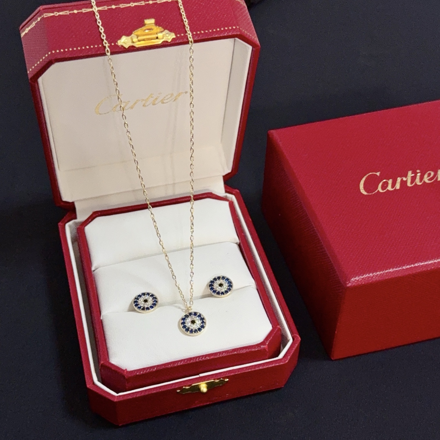 NO:383139,Cartier Necklace 85 Earrings 65 High-end Customized Version Diamond Inlay craftsmanship V-gold Material Classic and Fashion Style Reconstructing Love Aesthetics with sharp lines!  Breaking the convention, diamond-inlaid design creates a high-end ceiling - no need to build glitz, love should be pure as before. Cartier is loved by many celebrities and internet celebrities. The Leopard series bracelet is definitely an eternal classic, and there is no limit on men and women, and no limit on age!  Wear it you are the focus!  , jewelry boutique, cartier, necklace, bracelet19860909卡地亚项链85 耳钉65 高端定制版本 镶嵌钻工艺 V金材质 经典而时尚风格 用凌厉线条重构爱情美学！打破常规,镶嵌钻设计反而成就高级感天花板——无需浮华堆砌,爱本应纯粹如初 卡地亚受众多明星网红的爱戴 豹子系列手镯 绝对是永恒经典 而且男女不限 年龄不限 ！戴上它你就是焦点！,饰品精品,cartier,necklace,bracelet,Jewelry