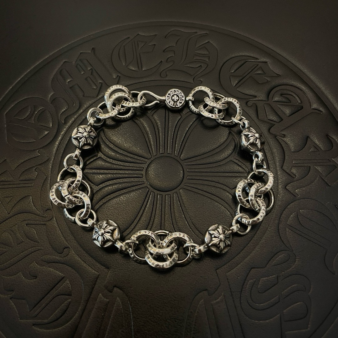 NO:383802,New [Counter Quality] Chrome Hearts Croxin Classic retro ring buckle six-star round ball bracelet with different concave and convex and concave design styles present uniqueness Cross Scout flowers are Croxin's ambitions, so they last longer. Genuine version of Chrome Hearts Croxin, differentiated from the market, benchmarked on the quality of the version, looked at the details of the letter printing, the degree of retro old gray oxygen. Seiko version!  !  !  Pure handmade ~ Authentic model opening must-have fashion and fashion, both men and women can wear it, same style for couples, original official website, rock punk style silver style, retro elements, trendy and versatile!  , jewelry boutique, chrome hearts, chrome hearts, bracelet19860909新款【专柜品质】Chrome Hearts克罗心 经典复古圆环扣六星芒圆球手链 凹凸造型不同的花纹设计风格 呈现出与众不同 十字架 童军花是克罗心的志 所以更经久不衰 正品打版Chrome Hearts克罗心 区别市场普通轻版 对版对标品质 看字印细节 复古做旧灰氧程度.精工版本！！！ 纯手工打造 ～正品开模潮流时尚必备 男女均可佩戴 情侣同款 官网原版 摇滚朋克泰银风格 复古元素 潮流百搭！,饰品精品,chrome hearts,chrome hearts,bracelet,Jewelry