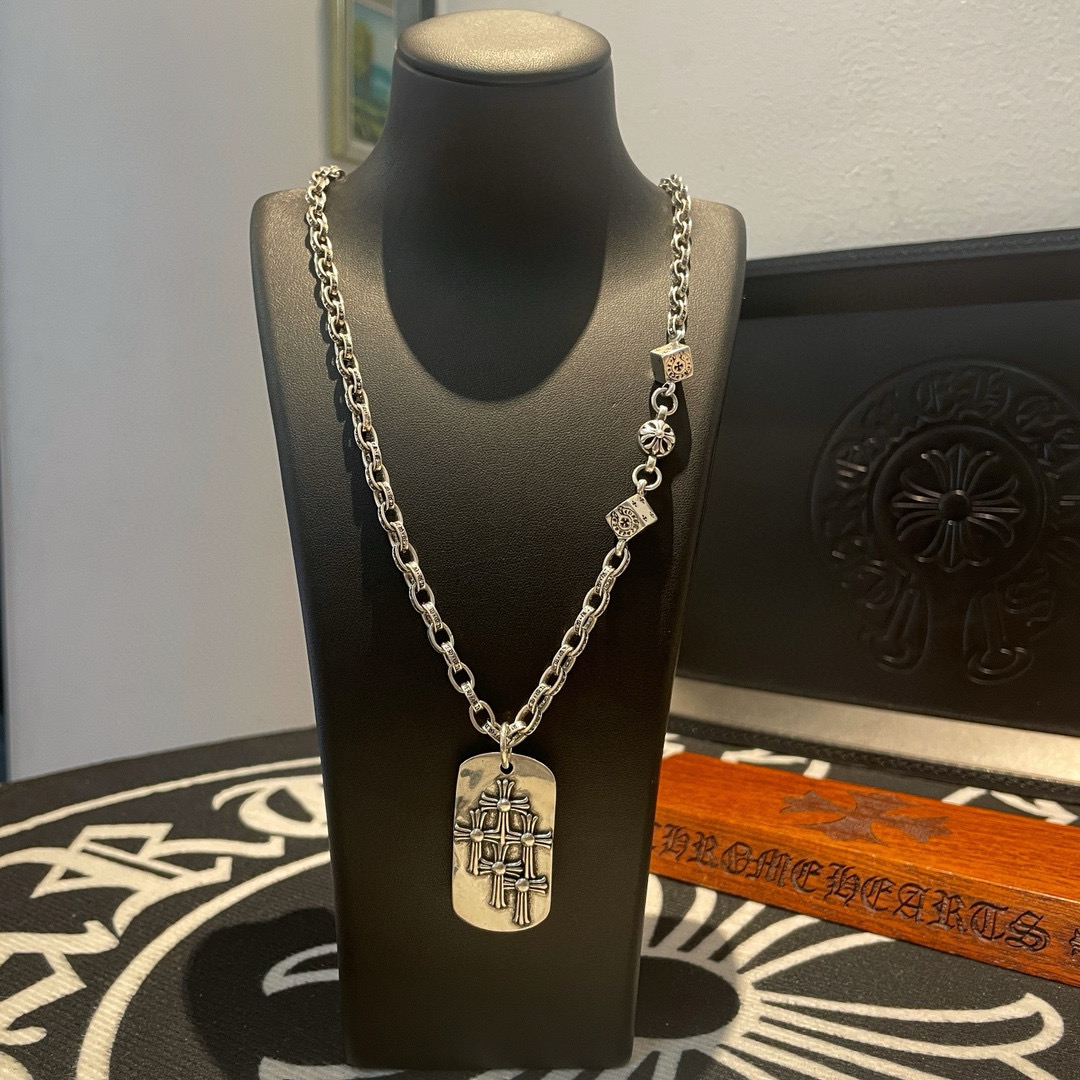 NO:383847,Comment on Douyin/Kuaishou/ins/Xiaohongshu/Live Hot, New [Counter Quality] Chrome Hearts Croxin Dice Necklace, Square Pendant, Concave and Convex and Convex Scout Flowers are Croxin's ambitions, so they last forever. Genuine version of Chrome Hearts Croxin, different light versions of the market, benchmarking quality, looking at the details of the letter printing, retro, old gray oxygen level. Seiko version!  !  !  Pure handmade ~ Authentic model opening must-have fashion and fashion, both men and women can wear it, same style for couples, original official website, rock punk style silver style, retro elements, trendy and versatile!  , jewelry boutique, chrome hearts, chrome hearts, necklace19860909批抖音/快手/ins/小红书/直播热门 ,新款【专柜品质】Chrome Hearts克罗心骰子项链 ,方牌吊坠,凹凸造型不同的花纹设计风格 呈现出与众不同 十字架 童军花是克罗心的志 所以更经久不衰 正品打版Chrome Hearts克罗心 区别市场普通轻版 对版对标品质 看字印细节 复古做旧灰氧程度.精工版本！！！ 纯手工打造 ～正品开模潮流时尚必备 男女均可佩戴 情侣同款 官网原版 摇滚朋克泰银风格 复古元素 潮流百搭！,饰品精品,chrome hearts,chrome hearts,necklace,Jewelry