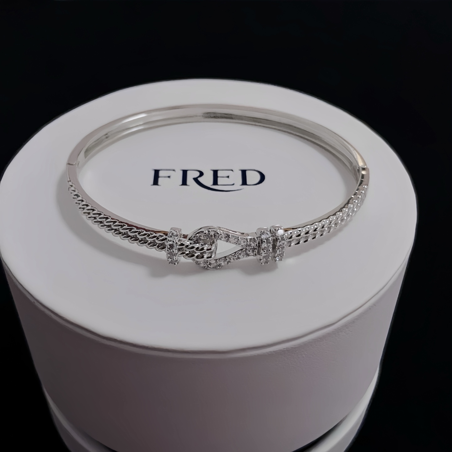 NO:384471,Popular Feredman Diamond Horseshoe Bracelet Bracelet, classic and versatile, Internet celebrity expert, a must-have item for fashion, fashionable and exquisite, 11 pairs of customized versions, the difference is that the ordinary version on the market, thickened electroplating 18k process, the effect is very versatile!  !  , jewelry quality, bracelet19860909火爆 费雷德满钻马蹄手镯手绳,经典百搭,网红达人 时尚一族备必单品,时尚精致,11对版定制,区别在于市面上普通版本,加厚电镀18k工艺,上手效果非常百搭！！,饰品精品,bracelet,Jewelry