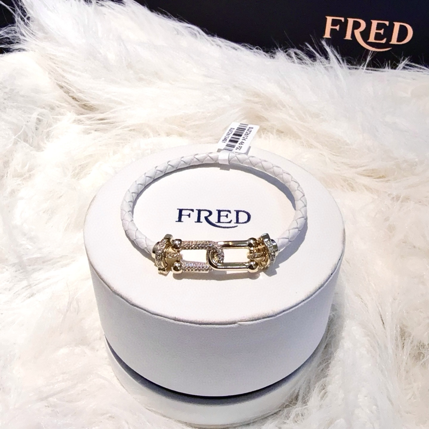 NO:384521,Popular Ferederik diamond-inlaid horseshoe buckle/bracelet, classic and versatile, internet celebrity expert, a must-have item for fashion, fashionable and exquisite, 11 pairs of customized versions, thickened electroplating 18k technology, different from the ordinary version on the market, the effect of getting used is very versatile!  !  , jewelry quality, bracelet19860909火爆 费雷德满钻镶钻马蹄扣／手链,经典百搭,网红达人 时尚一族备必单品,时尚精致,11对版定制,加厚电镀18k工艺,区别市面上普通版本上手效果非常百搭！！,饰品精品,bracelet,Jewelry