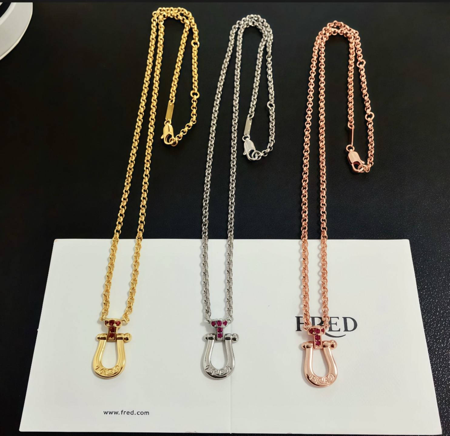 NO:384538,Feredman's drill horseshoe buckle necklace, high-end customization, counter material, thickened electroplating technology, logo, very iconic, simple and elegant, can be easily controlled whether it is daily outfit or special occasions, instantly improving the style and taste of the overall shape., jewelry quality, necklace19860909费雷德满钻马蹄扣项链,高端定制,专柜材质,加厚电镀工艺,带logo,非常有标志性,简洁大方,不管是日常穿搭还是特别场合都能轻松驾驭,瞬间提升整体造型的格调与品味.,饰品精品,necklace,Jewelry