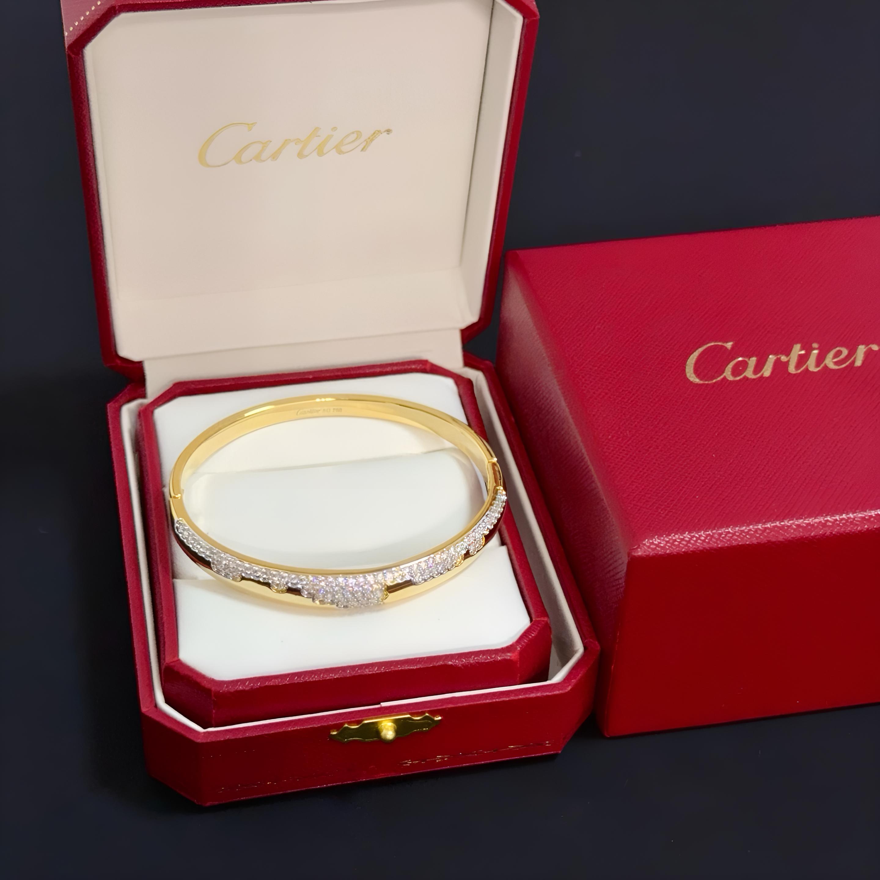NO:385607,Cartier diamond-set bracelet, high-end customized version, diamond-set craftsmanship, V-gold material, classic and fashionable style, reconstructing love aesthetics with sharp lines!  Breaking the convention, diamond-inlaid design creates a high-end ceiling - no need to build glitz, love should be pure as before. Cartier is loved by many celebrities and internet celebrities. The Leopard series bracelet is definitely an eternal classic, and there is no limit on men and women, and no limit on age!  Wear it you are the focus!  , jewelry boutique, cartier, bracelet19860909卡地亚镶钻手镯 高端定制版本 镶嵌钻工艺 V金材质 经典而时尚风格 用凌厉线条重构爱情美学！打破常规,镶嵌钻设计反而成就高级感天花板——无需浮华堆砌,爱本应纯粹如初 卡地亚受众多明星网红的爱戴 豹子系列手镯 绝对是永恒经典 而且男女不限 年龄不限 ！戴上它你就是焦点！,饰品精品,cartier,bracelet,Jewelry