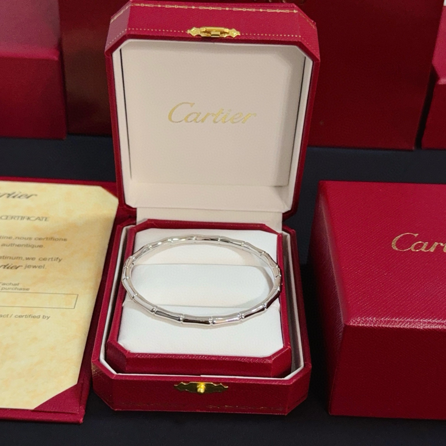 NO:385650,Cartier bamboo bracelet, high-end customized version, diamond inlay craftsmanship, V-gold material, classic and fashionable style, reconstructing love aesthetics with sharp lines!  Breaking the convention, diamond-inlaid design creates a high-end ceiling - no need to build glitz, love should be pure as before. Cartier is loved by many celebrities and internet celebrities. The Leopard series bracelet is definitely an eternal classic, and there is no limit on men and women, and no limit on age!  Wear it you are the focus!  , jewelry boutique, cartier, bracelet19860909卡地亚竹节手镯 高端定制版本 镶嵌钻工艺 V金材质 经典而时尚风格 用凌厉线条重构爱情美学！打破常规,镶嵌钻设计反而成就高级感天花板——无需浮华堆砌,爱本应纯粹如初 卡地亚受众多明星网红的爱戴 豹子系列手镯 绝对是永恒经典 而且男女不限 年龄不限 ！戴上它你就是焦点！,饰品精品,cartier,bracelet,Jewelry