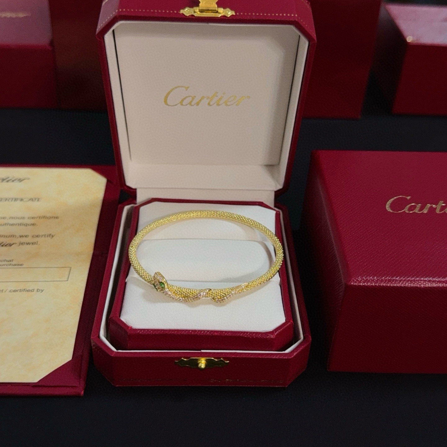 NO:385664,Cartier diamond-set bracelet, high-end customized version, diamond-set craftsmanship, V-gold material, classic and fashionable style, reconstructing love aesthetics with sharp lines!  Breaking the convention, diamond-inlaid design creates a high-end ceiling - no need to build glitz, love should be pure as before. Cartier is loved by many celebrities and internet celebrities. The Leopard series bracelet is definitely an eternal classic, and there is no limit on men and women, and no limit on age!  Wear it you are the focus!  , jewelry boutique, cartier, bracelet19860909卡地亚镶钻手镯 高端定制版本 镶嵌钻工艺 V金材质 经典而时尚风格 用凌厉线条重构爱情美学！打破常规,镶嵌钻设计反而成就高级感天花板——无需浮华堆砌,爱本应纯粹如初 卡地亚受众多明星网红的爱戴 豹子系列手镯 绝对是永恒经典 而且男女不限 年龄不限 ！戴上它你就是焦点！,饰品精品,cartier,bracelet,Jewelry