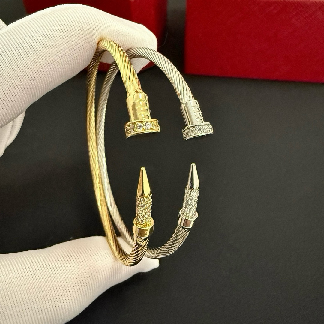 NO:387387,Cartier nail diamond-inlaid bracelet, celebrity internet celebrity, Douyin Xiaohongshu hit, high-end customized version, diamond inlaid craft, V-gold material, classic and fashionable style, reconstructing love aesthetics with sharp lines!  Breaking the convention, diamond-inlaid design creates a high-end ceiling - no need to build glitz, love should be pure as before. Cartier is loved by many celebrities and internet celebrities. The Leopard series bracelet is definitely an eternal classic, and there is no limit on men and women, and no limit on age!  Wear it you are the focus!  , jewelry boutique, cartier, bracelet19860909卡地亚钉子镶钻手镯 明星网红同歀 抖音小红书爆款 高端定制版本 镶嵌钻工艺 V金材质 经典而时尚风格 用凌厉线条重构爱情美学！打破常规,镶嵌钻设计反而成就高级感天花板——无需浮华堆砌,爱本应纯粹如初 卡地亚受众多明星网红的爱戴 豹子系列手镯 绝对是永恒经典 而且男女不限 年龄不限 ！戴上它你就是焦点！,饰品精品,cartier,bracelet,Jewelry