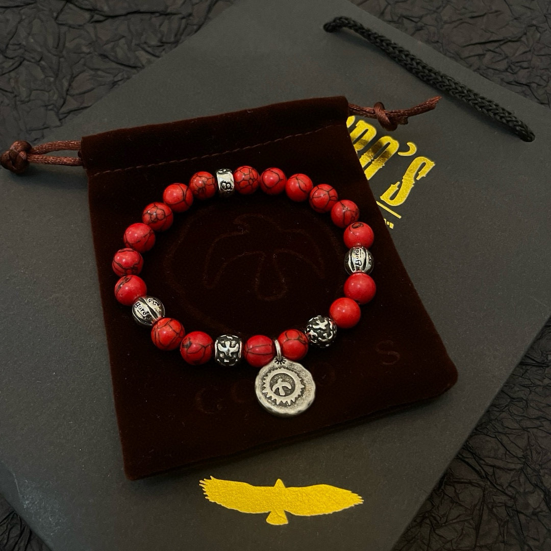 NO:386706,[New Products are on the Shelves] Goro Takahashi Goro Xiaoyin Piano Red Glass Bead Bracelet, Top Version, Accept Exclusive Shooting, Mainly Attack on the High-end Market, Absolutely Different from the Ordinary Version!  The details of the picture product are consistent with ZP!  Original production process, precision quality, purely handmade, authentic model opening, fashion essentials, both men and women can wear, same couple style, rock punk silver style, retro elements, trendy and versatile, same style on the official website, fine jewelry, bracelet19860909批【新品上架】Goro’s高桥吾郎小银牌红色琉璃珠手串手链,顶级版本 认准独家拍摄 主攻高端市场 绝对区别普通版本！图片产品细节与ZP一致！原版制作工艺 精工品质 纯手工打造 ～正品开模潮流时尚必备 男女均可佩戴 情侣款同款 摇滚朋克泰银风格 复古元素 潮流百搭 官网同款,饰品精品,bracelet,Jewelry