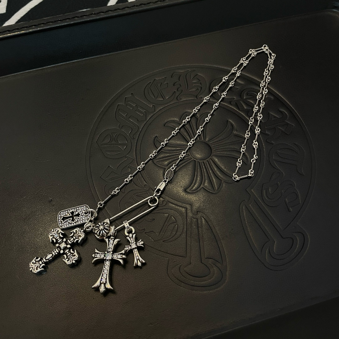 NO:386727,TikTok/Kuaishou/ins/Xiaohongshu/Live Hot, New [Counter Quality] Chrome Hearts Crowxin Classic Necklace, Four-combination Cross pendant, Different concave and convex and concave design styles present uniqueness Cross Scout Flower is Crowxin's ambition, so it lasts for a long time Genuine version Chrome Hearts Crowxin Difference to the market ordinary light version, benchmarking the quality of the version, looking at the details of the letter printing, retro old gray oxygen level. Seiko version!  !  !  Pure handmade ~ Authentic model opening must-have fashion and fashion, both men and women can wear it, same style for couples, original official website, rock punk style silver style, retro elements, trendy and versatile!  , jewelry boutique, chrome hearts, chrome hearts, necklace19860909批 抖音/快手/ins/小红书/直播热门 ,新款【专柜品质】Chrome Hearts克罗心经典项链 ,四组合十字架吊坠,凹凸造型不同的花纹设计风格 呈现出与众不同 十字架 童军花是克罗心的志 所以更经久不衰 正品打版Chrome Hearts克罗心 区别市场普通轻版 对版对标品质 看字印细节 复古做旧灰氧程度.精工版本！！！ 纯手工打造 ～正品开模潮流时尚必备 男女均可佩戴 情侣同款 官网原版 摇滚朋克泰银风格 复古元素 潮流百搭！,饰品精品,chrome hearts,chrome hearts,necklace,Jewelry