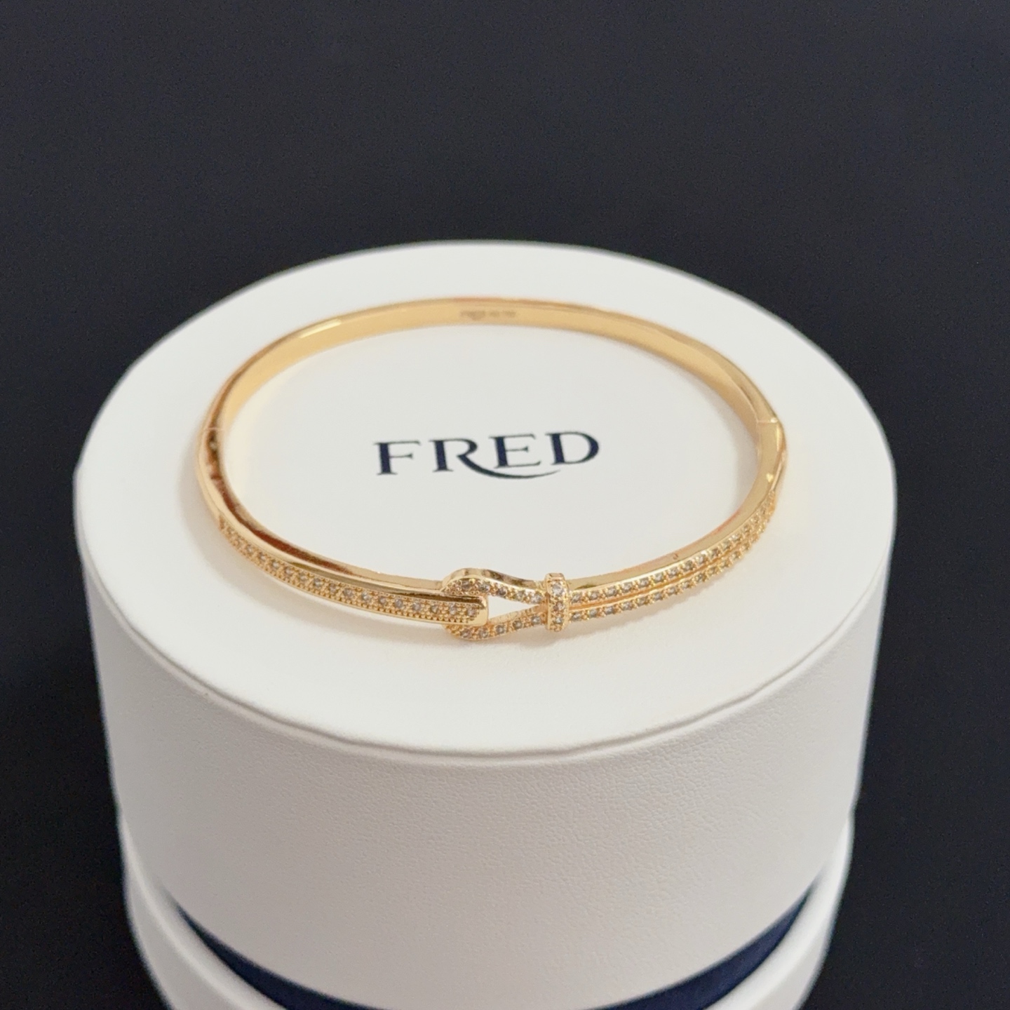 NO:387440,Popular Feredman Diamond Horseshoe Buckler Bracelet, classic and versatile, Internet celebrity expert, a must-have item for fashion, fashionable and exquisite, 11 pairs of customized versions, the difference is that the ordinary version on the market, thickened electroplating 18k process, the effect is very versatile!  !  , jewelry quality, bracelet19860909火爆 费雷德满钻马蹄扣手镯,经典百搭,网红达人 时尚一族备必单品,时尚精致,11对版定制,区别在于市面上普通版本,加厚电镀18k工艺,上手效果非常百搭！！,饰品精品,bracelet,Jewelry