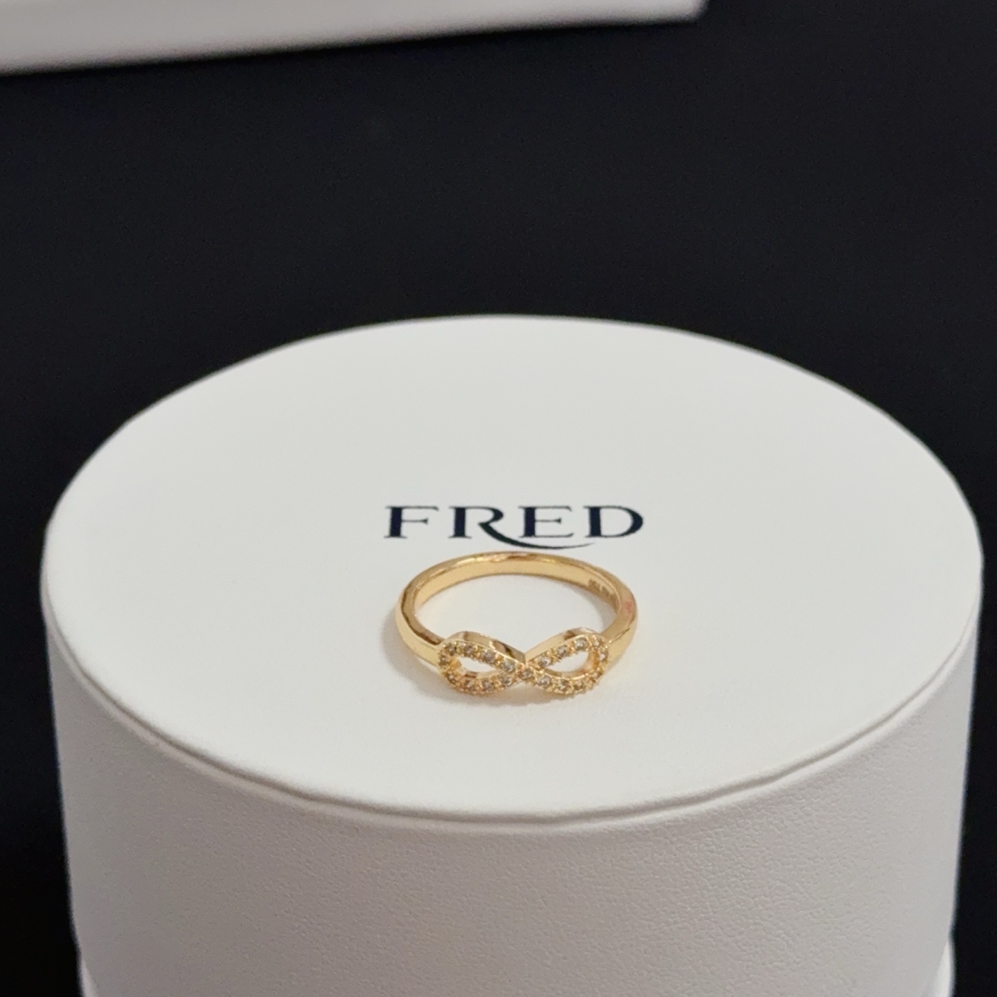 NO:387477,Popular Feredman Diamond 8-character button ring, classic and versatile, internet celebrity expert, fashion family must-have items, 11 pairs of customization, thickened electroplating 18k craftsmanship., jewelry quality, ring19860909火爆 费雷德满钻8字扣戒指,经典百搭,网红达人 时尚一族备必单品时尚精致,11对版定制,加厚电镀18k工艺.,饰品精品,ring,Jewelry