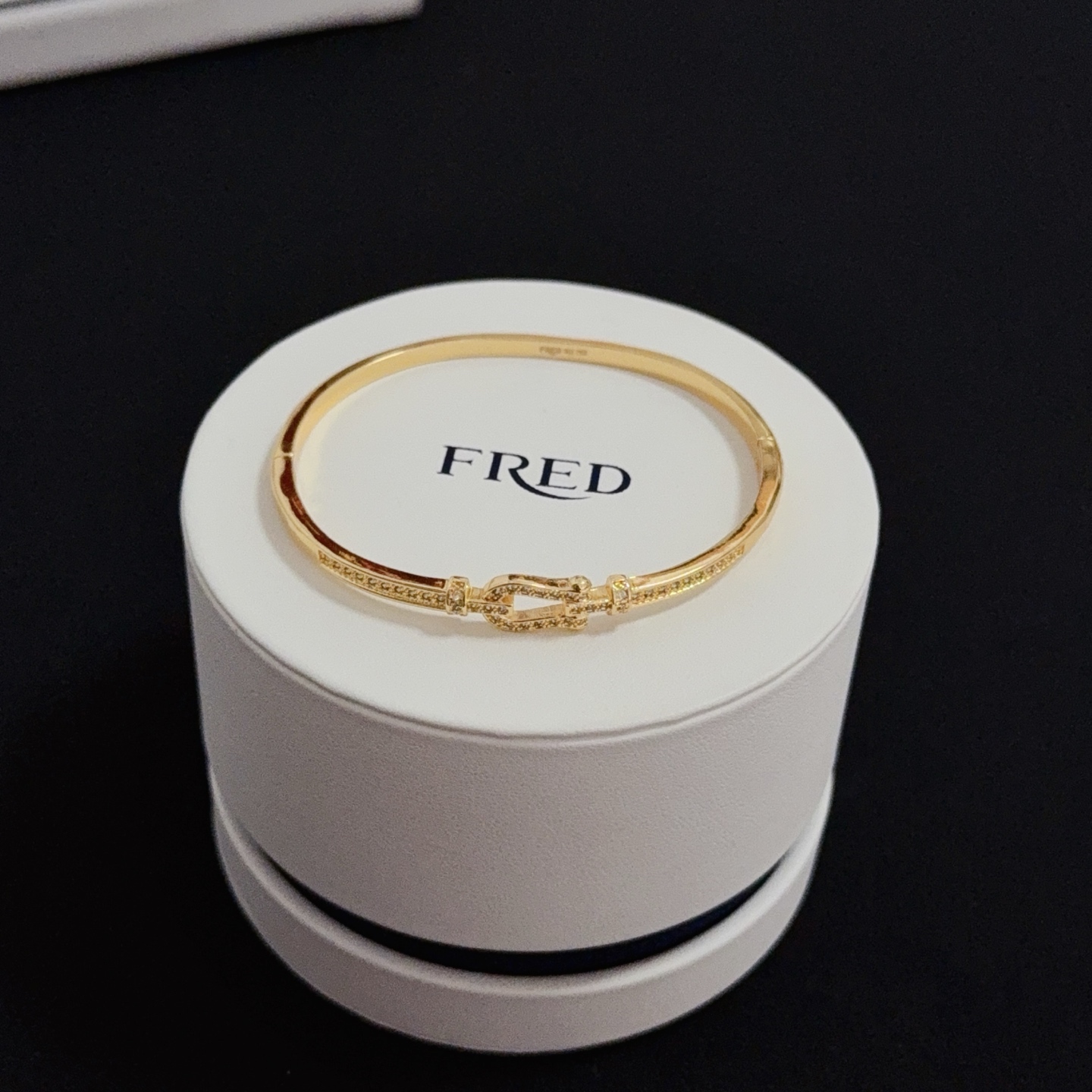 NO:387409,Popular Feredman Diamond Horseshoe Buckler Bracelet, classic and versatile, Internet celebrity expert, a must-have item for fashion, fashionable and exquisite, 11 pairs of customized versions, the difference is that the ordinary version on the market, thickened electroplating 18k process, the effect is very versatile!  !  , jewelry quality, bracelet19860909火爆 费雷德满钻马蹄扣手镯,经典百搭,网红达人 时尚一族备必单品,时尚精致,11对版定制,区别在于市面上普通版本,加厚电镀18k工艺,上手效果非常百搭！！,饰品精品,bracelet,Jewelry