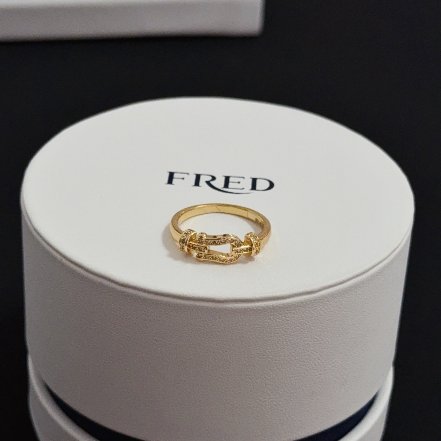 NO:387418,Popular Feredman Diamond Horseshoe Buckle Ring, classic and versatile, Internet celebrity expert, fashion family must-have items, 11 pairs of customization, thickened electroplating 18k craftsmanship., jewelry quality, ring19860909火爆 费雷德满钻马蹄扣戒指,经典百搭,网红达人 时尚一族备必单品时尚精致,11对版定制,加厚电镀18k工艺.,饰品精品,ring,Jewelry