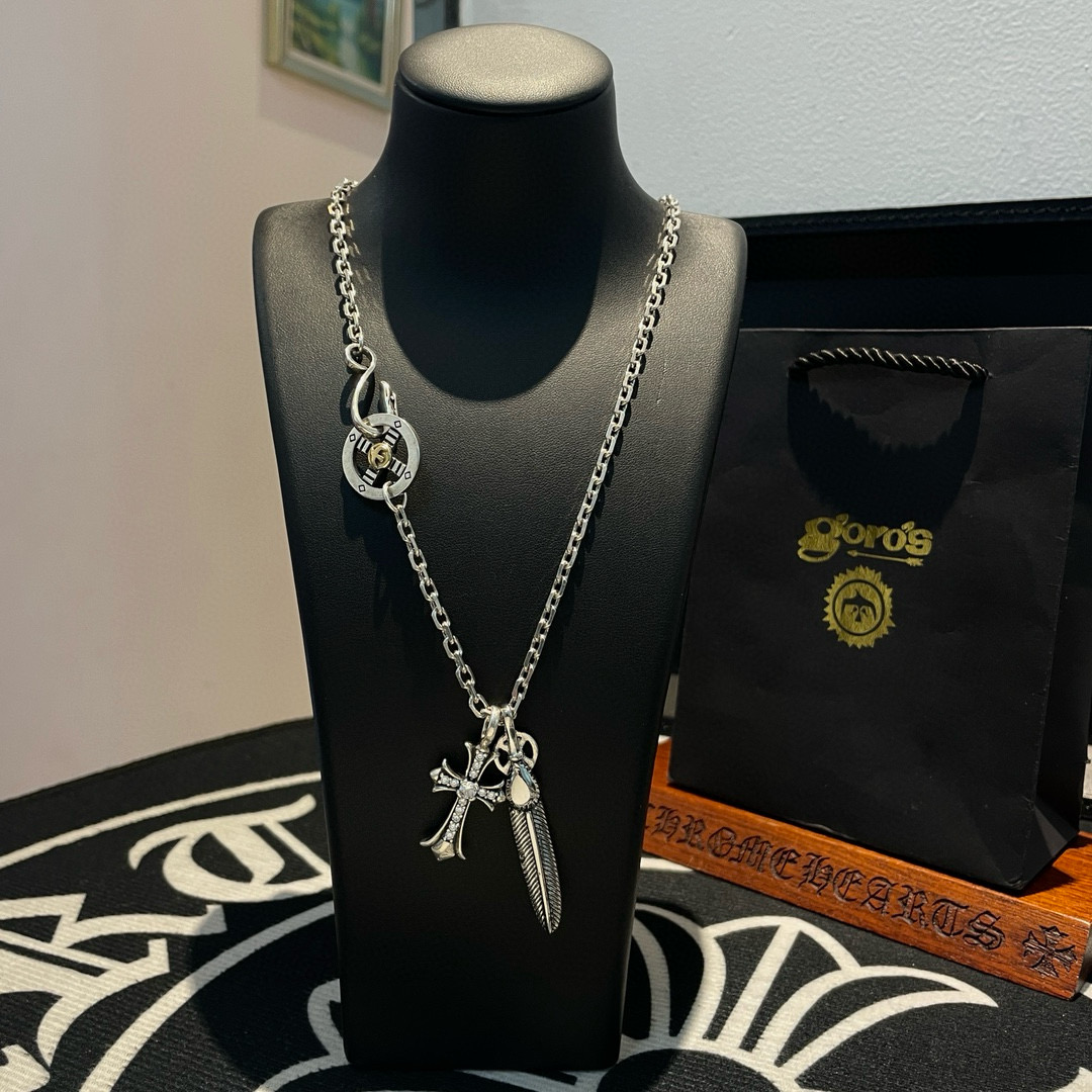 NO:533448,[New Products are on the Shelves] Goro Takahashi Goro Jinbei Feather Cross Necklace Top Version Determined to be exclusively shot, focusing on the high-end market, absolutely different from the ordinary version!  The details of the picture product are consistent with ZP!  Original production process, precision quality, purely handmade, authentic model opening, fashion essentials, both men and women can wear, same couple style, rock punk silver style, retro elements, trendy and versatile, same style on the official website, fine jewelry, necklace19860909【新品上架】Goro’s高桥吾郎金贝羽毛十字架项链 顶级版本 认准独家拍摄 主攻高端市场 绝对区别普通版本！图片产品细节与ZP一致！原版制作工艺 精工品质 纯手工打造 ～正品开模潮流时尚必备 男女均可佩戴 情侣款同款 摇滚朋克泰银风格 复古元素 潮流百搭 官网同款,饰品精品,necklace,Jewelry