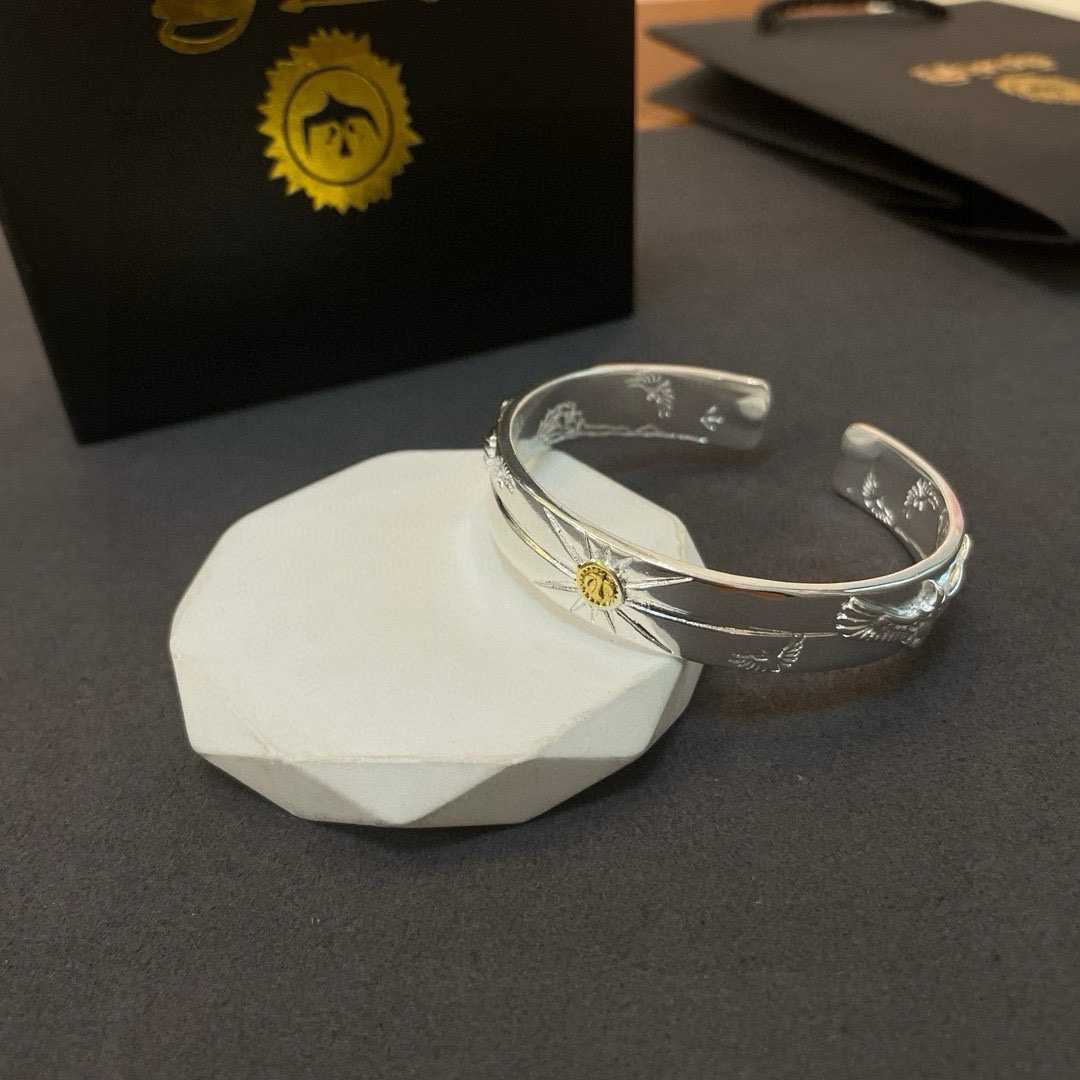 NO:533455,[New Products are on the Shelves] Goro Takahashi Goro Feiying Bracelet Top Version, Identify Exclusive Shot, Focus on the High-end Market, and I absolutely distinguish the ordinary version!  The details of the picture product are consistent with ZP!  Original production process, precision quality, purely handmade, authentic model opening, fashion essentials, both men and women can wear, same couple style, rock punk silver style, retro elements, trendy and versatile, same style on the official website, fine jewelry, bracelet19860909【新品上架】Goro’s高桥吾郎飞鹰手镯 顶级版本 认准独家拍摄 主攻高端市场 绝对区别普通版本！图片产品细节与ZP一致！原版制作工艺 精工品质 纯手工打造 ～正品开模潮流时尚必备 男女均可佩戴 情侣款同款 摇滚朋克泰银风格 复古元素 潮流百搭 官网同款,饰品精品,bracelet,Jewelry