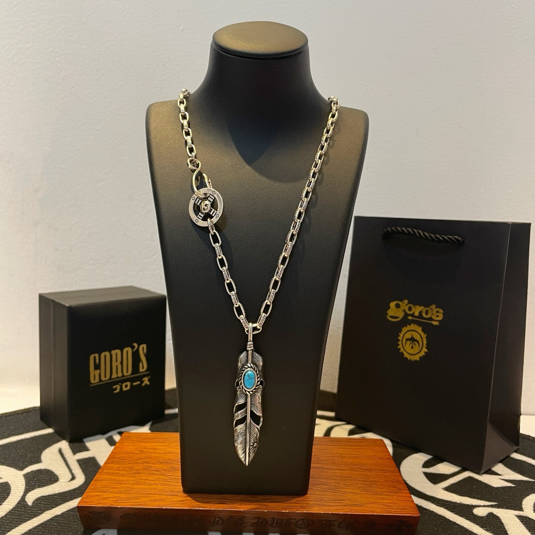 NO:533458,[New Products are on the Shelves] Goro Takahashi Goro vintage pineapple feather pendant Takahashi classic letter necklace Top version Definitely exclusive shots Mainly focused on the high-end market and absolutely different from the ordinary version!  The details of the picture product are consistent with ZP!  Original production process, precision quality, purely handmade, authentic model opening, fashion essentials, both men and women can wear, same couple style, rock punk silver style, retro elements, trendy and versatile, same style on the official website, fine jewelry, necklace19860909【新品上架】Goro’s高桥吾郎复古松石羽毛吊坠 高桥经典字母项链 顶级版本 认准独家拍摄 主攻高端市场 绝对区别普通版本！图片产品细节与ZP一致！原版制作工艺 精工品质 纯手工打造 ～正品开模潮流时尚必备 男女均可佩戴 情侣款同款 摇滚朋克泰银风格 复古元素 潮流百搭 官网同款,饰品精品,necklace,Jewelry
