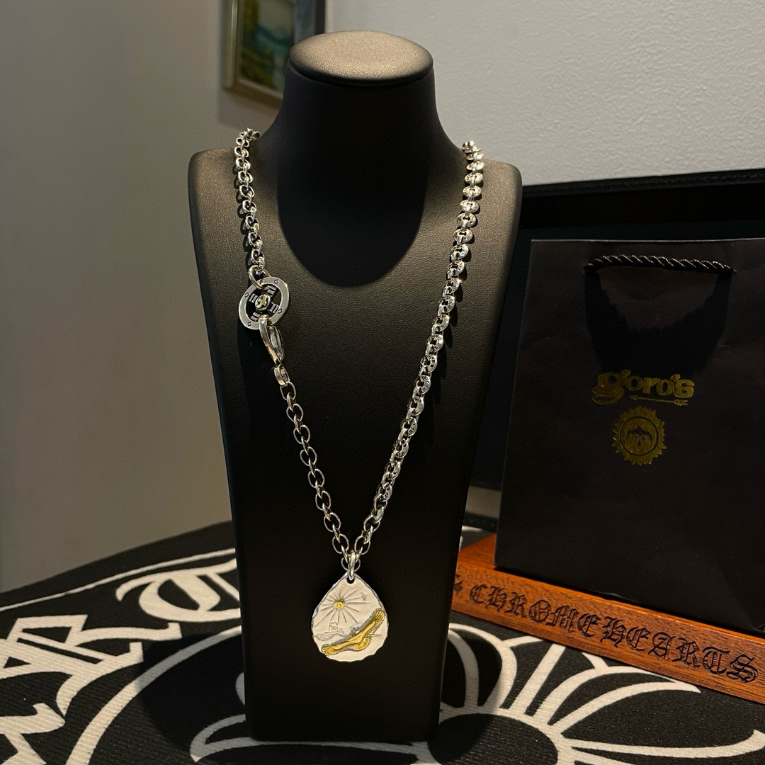 NO:515929,[New Products are on the Shelves] Goro’s Takahashi Goro Silver Eagle Pendant, Takahashi Classic Letter Necklace, Top Version, Accepted Exclusive Shooting, Focus on the High-end Market, Kuaishou/ins/Xiaohongshu Hot Model, absolutely different from the ordinary version!  The details of the picture product are consistent with ZP!  Original production process, precision quality, purely handmade, authentic model opening, fashion essentials, both men and women can wear, same couple style, rock punk silver style, retro elements, trendy and versatile, same style on the official website, fine jewelry, necklace19860909【新品上架】Goro’s高桥吾郎银牌老鹰吊坠,高桥经典字母项链,顶级版本,认准独家拍摄,主攻高端市场 ,快手/ins/小红书热门款,绝对区别普通版本！图片产品细节与ZP一致！原版制作工艺 精工品质 纯手工打造 ～正品开模潮流时尚必备 男女均可佩戴 情侣款同款 摇滚朋克泰银风格 复古元素 潮流百搭 官网同款,饰品精品,necklace,Jewelry