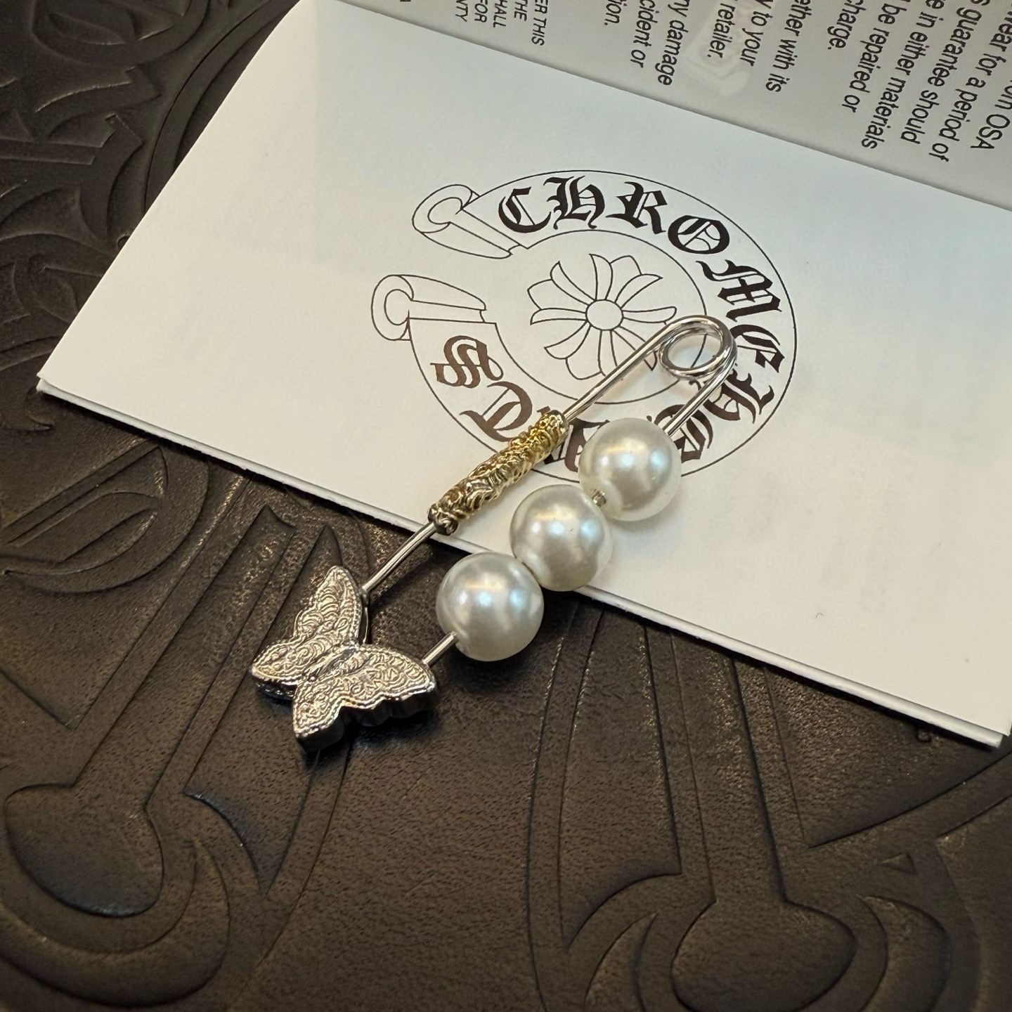 NO:515961,Croxin xmikimoto joint pin pearl brooch, pearl and Croxin perfectly collided and combined, it is a completely different style of Croxin to add an elegance, jewelry quality, chrome hearts, brooch, breastpin19860909克罗心xmikimoto联名别针珍珠胸针,珍珠与克罗心完美碰撞结合 是克罗心完全不同的风格酷飒中增添一份优雅,饰品精品,chrome hearts,brooch，breastpin,Jewelry