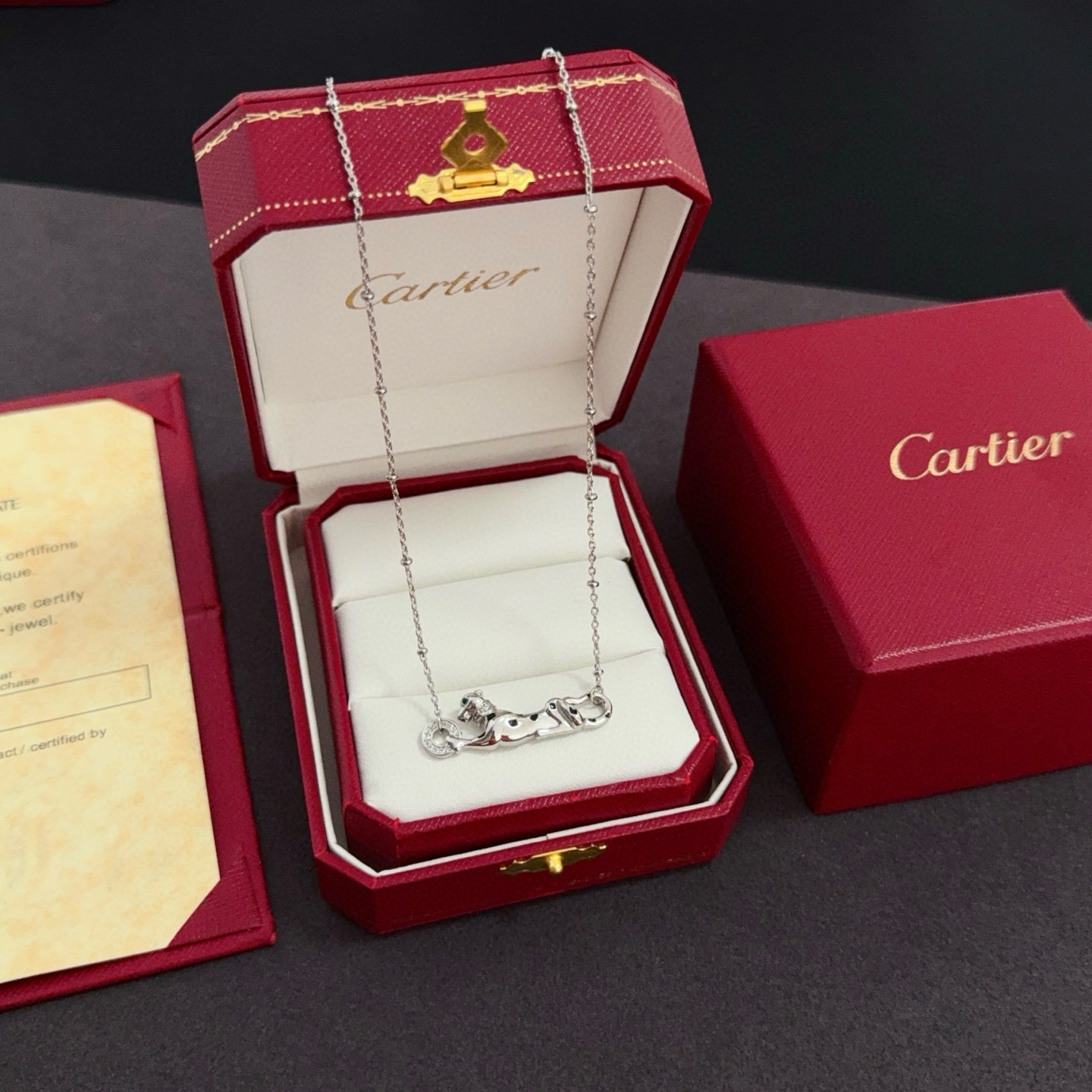 NO:516307,Cartier diamond-set cheetah necklace, high-end customized version, diamond-set craftsmanship, V-gold material, classic and fashionable style, reconstructing love aesthetics with sharp lines!  Breaking the convention, diamond-inlaid design creates a high-end ceiling - no need to build glitz, love should be pure as before. Cartier is loved by many celebrities and internet celebrities. The Leopard series bracelet is definitely an eternal classic, and there is no limit on men and women, and no limit on age!  Wear it you are the focus!  , jewelry boutique, cartier, necklace, bracelet19860909卡地亚镶钻猎豹项链 高端定制版本 镶嵌钻工艺 V金材质 经典而时尚风格 用凌厉线条重构爱情美学！打破常规,镶嵌钻设计反而成就高级感天花板——无需浮华堆砌,爱本应纯粹如初 卡地亚受众多明星网红的爱戴 豹子系列手镯 绝对是永恒经典 而且男女不限 年龄不限 ！戴上它你就是焦点！,饰品精品,cartier,necklace,bracelet,Jewelry