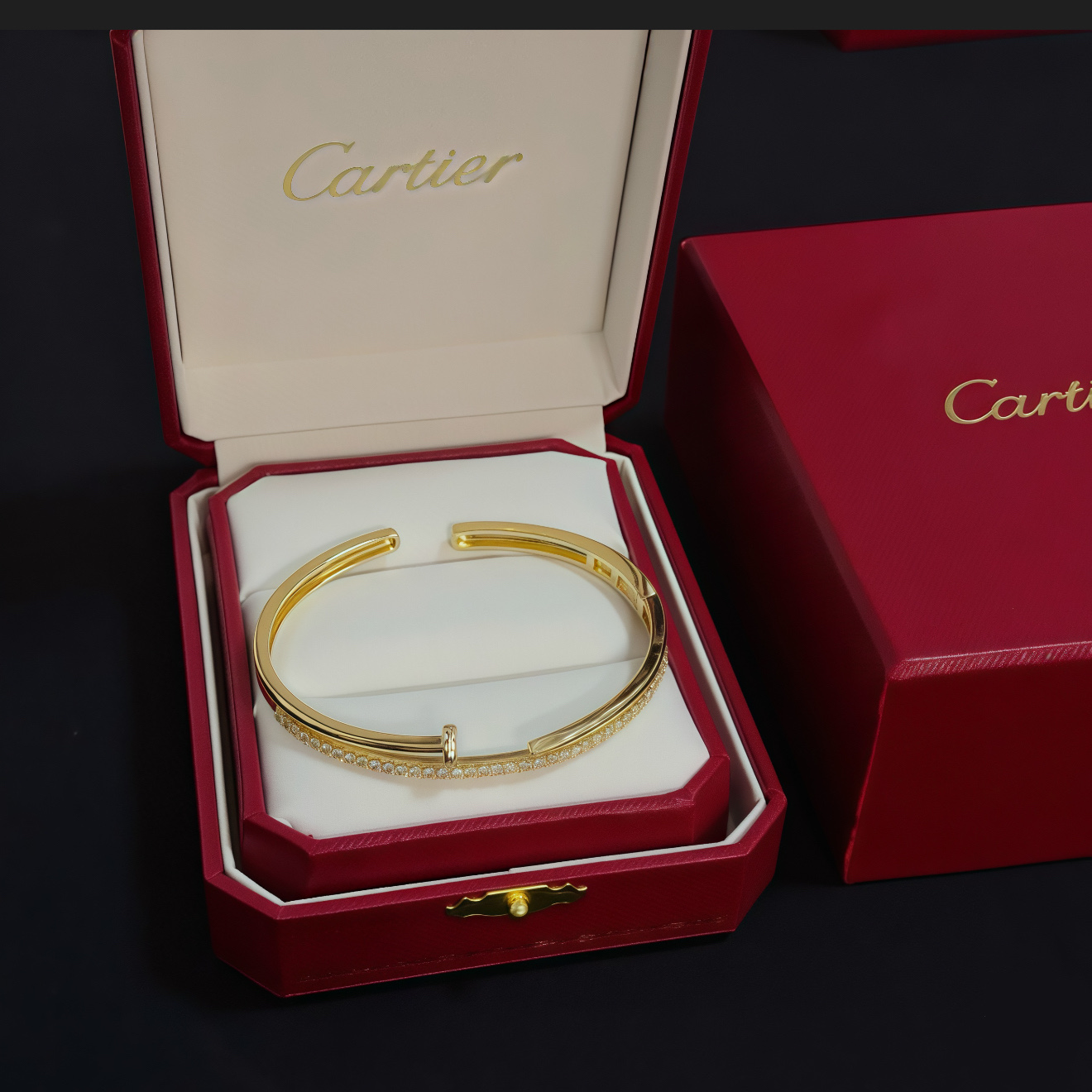 NO:533374,Cartier diamond-set nail bracelet, high-end customized version, diamond-set craftsmanship, V-gold material, classic and fashionable style, reconstructing love aesthetics with sharp lines!  Breaking the convention, diamond-inlaid design creates a high-end ceiling - no need to build glitz, love should be pure as before. Cartier is loved by many celebrities and internet celebrities. The Leopard series bracelet is definitely an eternal classic, and there is no limit on men and women, and no limit on age!  Wear it you are the focus!  , jewelry boutique, cartier, bracelet19860909卡地亚镶钻钉子手镯 高端定制版本 镶嵌钻工艺 V金材质 经典而时尚风格 用凌厉线条重构爱情美学！打破常规,镶嵌钻设计反而成就高级感天花板——无需浮华堆砌,爱本应纯粹如初 卡地亚受众多明星网红的爱戴 豹子系列手镯 绝对是永恒经典 而且男女不限 年龄不限 ！戴上它你就是焦点！,饰品精品,cartier,bracelet,Jewelry