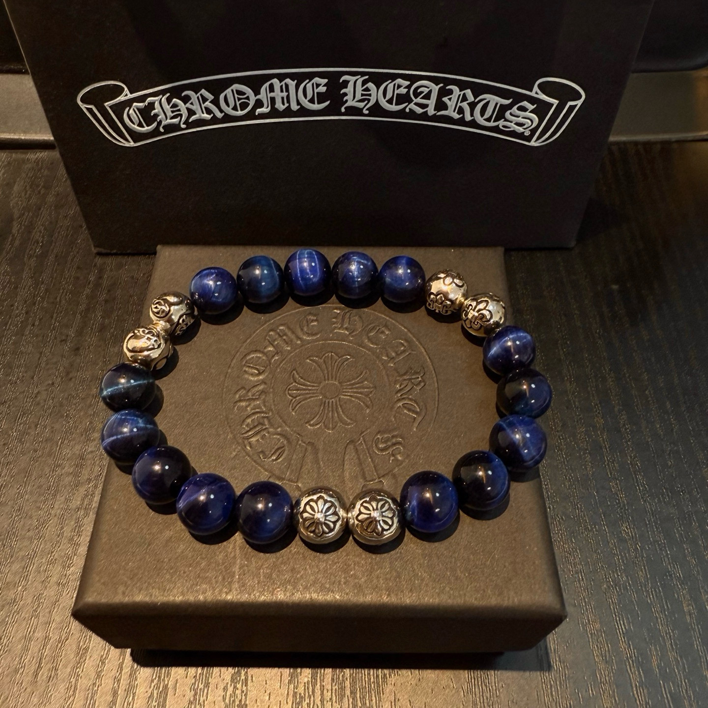 NO:543069,New [Counter Quality] Chrome Hearts Croxin classic retro multi-element lapis lazuli bracelet bracelet, different pattern design styles with different concave and convex shapes present a unique style. Cross Scout flowers are Croxin's ambitions, so they last longer. Genuine version of Chrome Hearts Croxin, different from the market, match the quality, look at the details of the letter printing, the degree of retro old gray oxygen. Seiko version!  !  !  Pure handmade ~ Authentic model opening must-have fashion and fashion, can be worn by both men and women, same style for couples, original official website, rock punk style silver style, retro elements, trendy and versatile!  , jewelry boutique, chrome hearts, chrome hearts, bracelet19860909新款【专柜品质】Chrome Hearts克罗心经典复古多元素青金石手链手串,凹凸造型不同的花纹设计风格 呈现出与众不同 十字架 童军花是克罗心的志 所以更经久不衰 正品打版ChromeHearts克罗心 区别市场普通轻版 对版对标品质 看字印细节 复古做旧灰氧程度.精工版本！！！ 纯手工打造 ～正品开模潮流时尚必备 男女均可佩戴 情侣同款 官网原版 摇滚朋克泰银风格 复古元素 潮流百搭！,饰品精品,chrome hearts,chrome hearts,bracelet,Jewelry