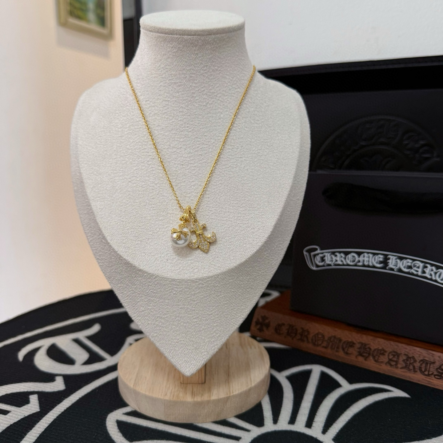 NO:543067,Chrome He@rts Croxin classic pearl necklace ~ authentic fashion must-have for opening molds, both men and women can wear it, same style for couples, rock punk silver style, retro elements, trendy and versatile, same style for official website, fine jewelry, chrome hearts, chrome hearts, chrome hearts, necklace19860909Chrome He@rts 克罗心经典珍珠项链～正品开模潮流时尚必备 男女均可佩戴 情侣款同款 摇滚朋克泰银风格 复古元素 潮流百搭 官网同款,饰品精品,chrome hearts,chrome hearts,necklace,Jewelry