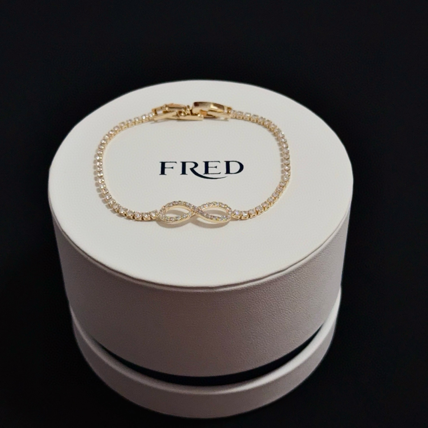 NO:557008,Popular Frederic full diamond horseshoe buckle bracelet, classic and versatile, a must-have item for fashionistas, fashionable and exquisite, 11 pairs of customized versions, the difference is that the ordinary version on the market, thickened electroplating 18k process, the effect is very versatile!  !  , jewelry boutique, bracelet19860909火爆 费雷德满钻马蹄扣手链,经典百搭,网红达人 时尚一族备必单品,时尚精致,11对版定制,区别在于市面上普通版本,加厚电镀18k工艺,上手效果非常百搭！！,饰品精品,bracelet,Jewelry