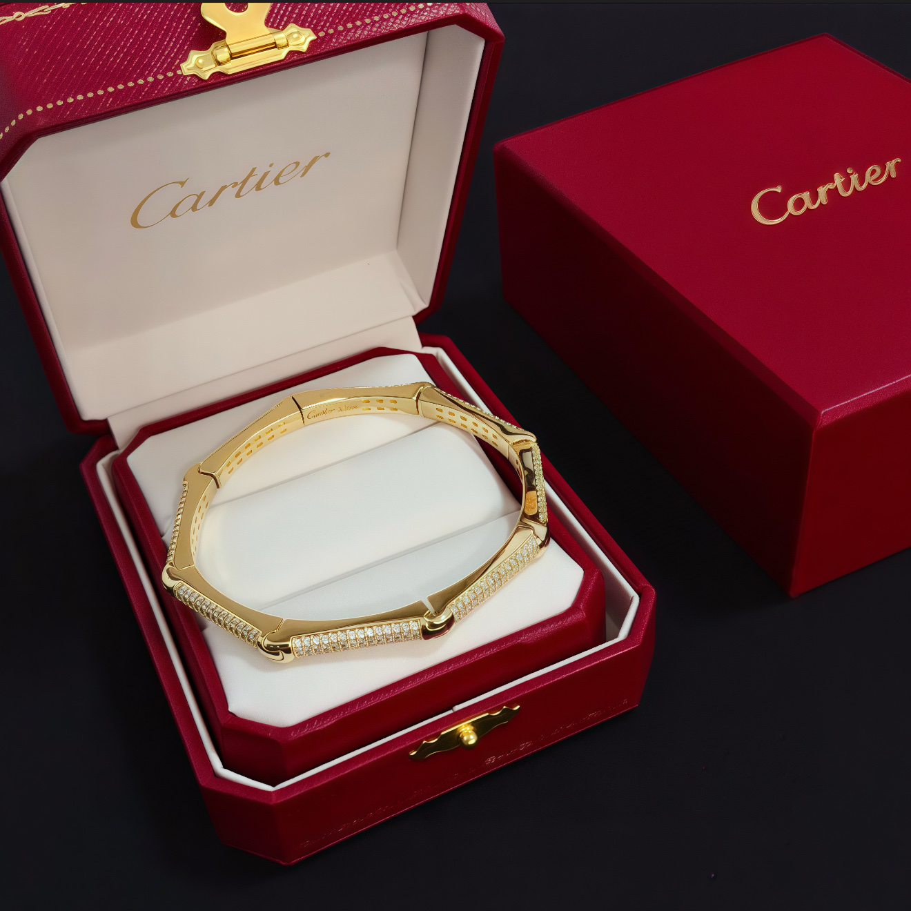 NO:557175,Cartier diamond-encrusted bracelet, high-end customized version, diamond-encrusted craftsmanship, V gold material, classic and fashionable style, reconstruct the aesthetics of love with sharp lines!  Breaking the rules, the diamond-encrusted design actually achieves the ceiling of high-end sense - no need for flashy accumulation, love should be as pure as ever. Cartier is loved by many celebrities and Internet celebrities. The Leopard series bracelet is absolutely an eternal classic, and it is not limited to men and women, and there is no age limit!  Wear it and you will be the center of attention!  , jewelry boutique, cartier, bracelet19860909卡地亚镶钻手镯 高端定制版本 镶嵌钻工艺 V金材质 经典而时尚风格 用凌厉线条重构爱情美学！打破常规,镶嵌钻设计反而成就高级感天花板——无需浮华堆砌,爱本应纯粹如初 卡地亚受众多明星网红的爱戴 豹子系列手镯 绝对是永恒经典 而且男女不限 年龄不限 ！戴上它你就是焦点！,饰品精品,cartier,bracelet,Jewelry