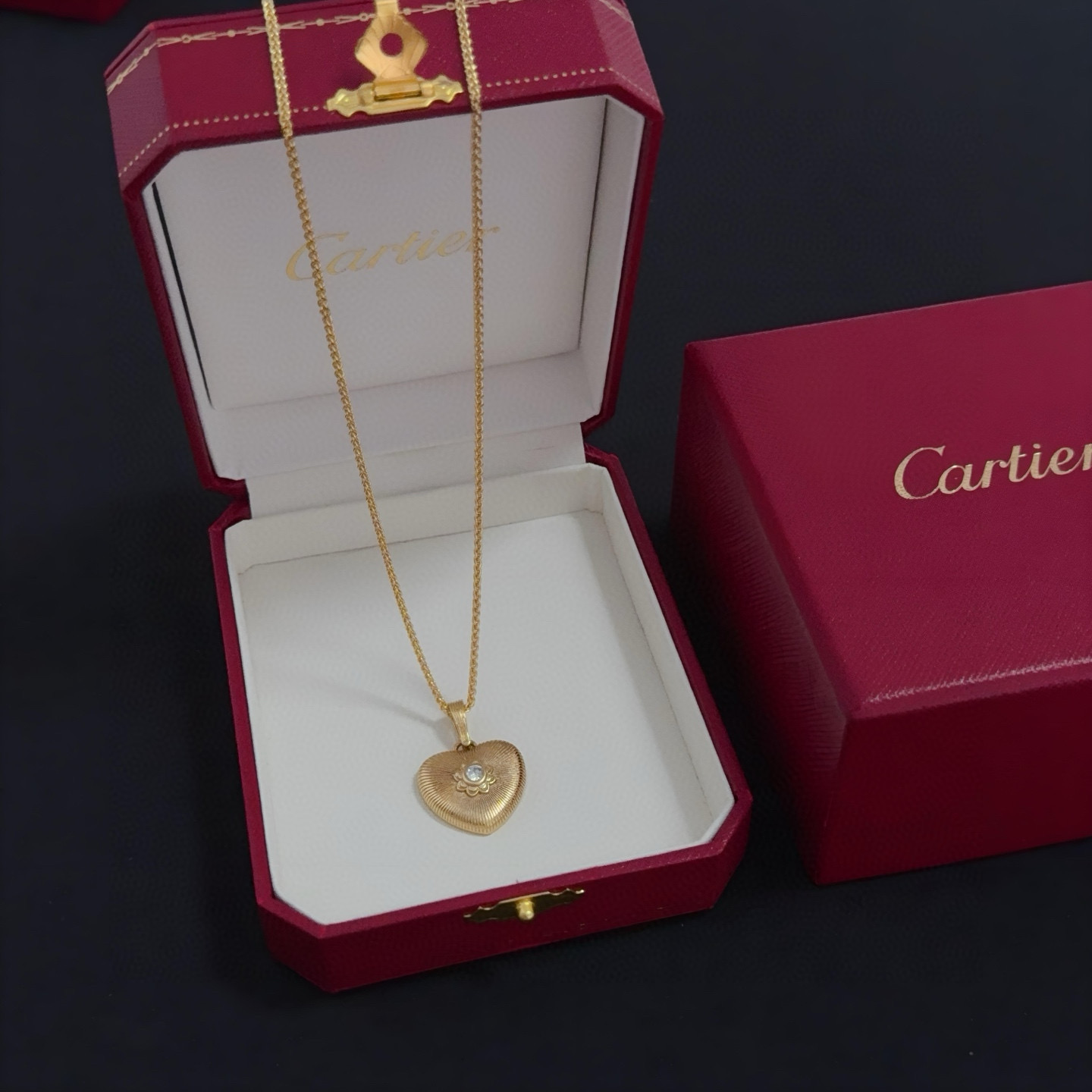 NO:557174,Cartier diamond-encrusted necklace, high-end customized version, diamond-encrusted craftsmanship, V gold material, classic and fashionable style, reconstruct the aesthetics of love with sharp lines!  Breaking the rules, the diamond-encrusted design actually achieves the ceiling of high-end sense - no need for flashy accumulation, love should be as pure as ever. Cartier is loved by many celebrities and Internet celebrities. The Leopard series bracelet is absolutely an eternal classic, and it is not limited to men and women, and there is no age limit!  Wear it and you will be the center of attention!  , jewelry boutique,cartier,necklace,bracelet19860909卡地亚镶钻项链 高端定制版本 镶嵌钻工艺 V金材质 经典而时尚风格 用凌厉线条重构爱情美学！打破常规,镶嵌钻设计反而成就高级感天花板——无需浮华堆砌,爱本应纯粹如初 卡地亚受众多明星网红的爱戴 豹子系列手镯 绝对是永恒经典 而且男女不限 年龄不限 ！戴上它你就是焦点！,饰品精品,cartier,necklace,bracelet,Jewelry