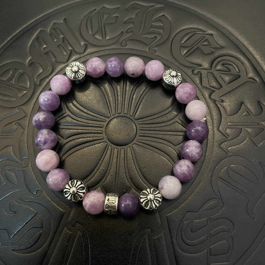 NO:557440,Batch of new [counter quality] Chrome Hearts classic retro multi-element amethyst bracelet bracelet, concave and convex shapes with different pattern design styles, showing a distinctive cross. The Scout flower is the symbol of Chrome Hearts, so it is more durable. Genuine patterned Chrome Hearts distinguishes the ordinary light version in the market. Match the version and benchmark quality. Look at the printing details. The degree of retro ash oxidation. Seiko version!  !  !  Purely handmade ~ Authentic open mold fashion essentials. Can be worn by both men and women. Same style for couples. Official website original. Rock punk Thai silver style. Retro elements. Trendy and versatile!  , jewelry boutique, chrome hearts, chrome hearts, bracelet19860909批 新款【专柜品质】Chrome Hearts克罗心 经典复古多元素紫水晶手链手串,凹凸造型不同的花纹设计风格 呈现出与众不同 十字架 童军花是克罗心的志 所以更经久不衰 正品打版Chrome Hearts克罗心 区别市场普通轻版 对版对标品质 看字印细节 复古做旧灰氧程度.精工版本！！！ 纯手工打造 ～正品开模潮流时尚必备 男女均可佩戴 情侣同款 官网原版 摇滚朋克泰银风格 复古元素 潮流百搭！,饰品精品,chrome hearts,chrome hearts,bracelet,Jewelry