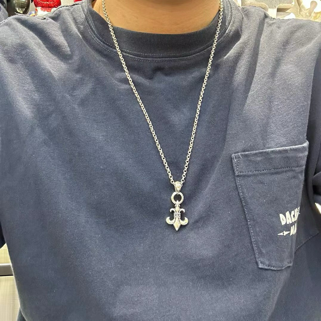NO:557521,Batch [Chrome Hearts] Original Re-engraved Seiko Version Classic Retro Scout Flower Pendant Necklace Super Versatile Classic Hot Style, Boutique Jewelry, Chrome Hearts, Chrome Hearts, Necklace19860909批【Chrome Hearts克罗心】原版复刻 精工版本 经典复古童军花吊坠项链 超级百搭 经典爆款,饰品精品,chrome hearts,chrome hearts,necklace,Jewelry