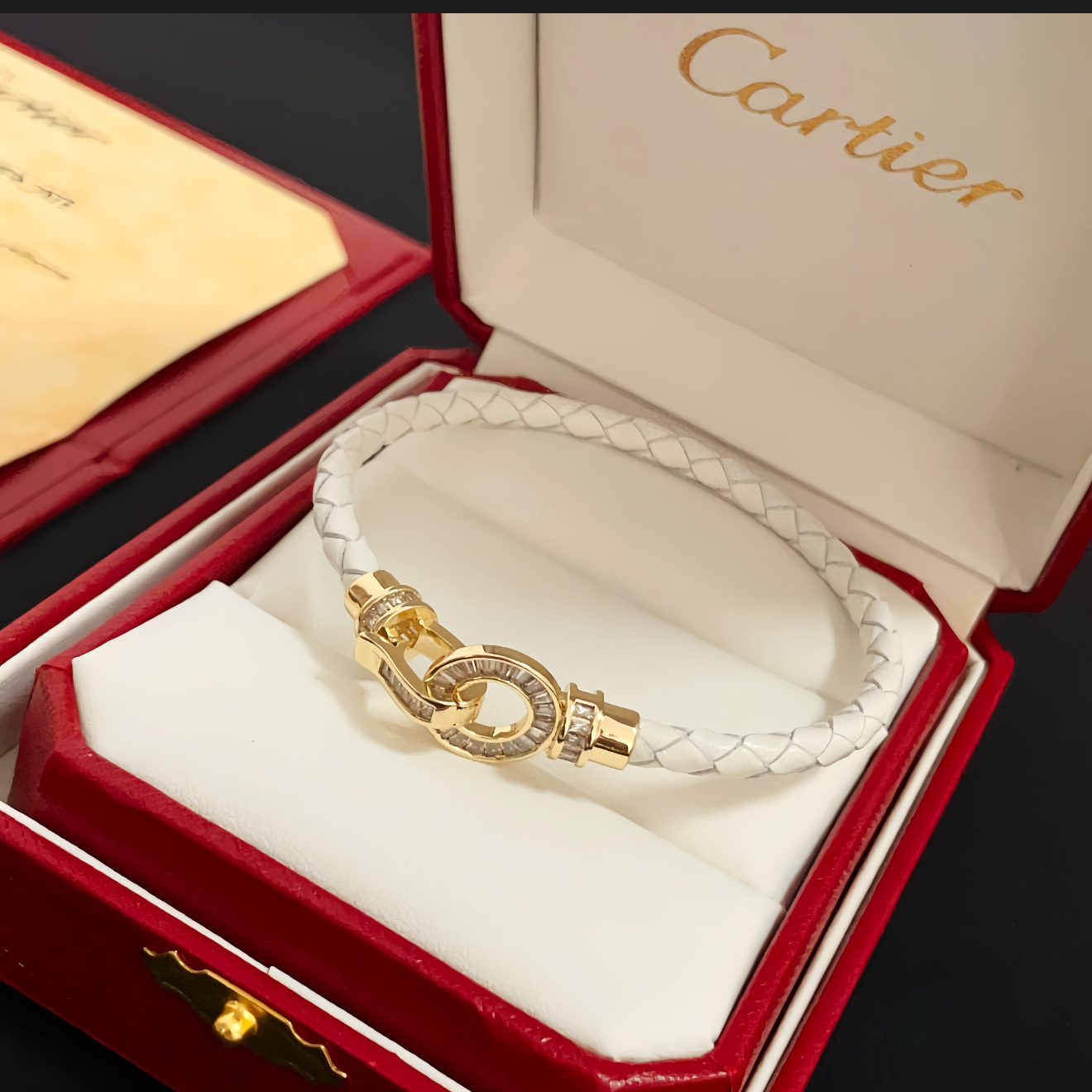 NO:556774,Cartier Leopard Diamond Leather Rope Bracelet High-end customized version Diamond-encrusted V-gold material Classic and fashionable style Reconstruct the aesthetics of love with sharp lines!  Breaking the rules, the diamond-encrusted design actually achieves the ceiling of high-end sense - no need for flashy accumulation, love should be as pure as ever. Cartier is loved by many celebrities and Internet celebrities. The Leopard series bracelet is absolutely an eternal classic, and it is not limited to men and women, and there is no age limit!  Wear it and you will be the center of attention!  , jewelry boutique, cartier, bracelet19860909卡地亚豹子镶钻皮绳手镯 高端定制版本 镶嵌钻工艺 V金材质 经典而时尚风格 用凌厉线条重构爱情美学！打破常规,镶嵌钻设计反而成就高级感天花板——无需浮华堆砌,爱本应纯粹如初 卡地亚受众多明星网红的爱戴 豹子系列手镯 绝对是永恒经典 而且男女不限 年龄不限 ！戴上它你就是焦点！,饰品精品,cartier,bracelet,Jewelry