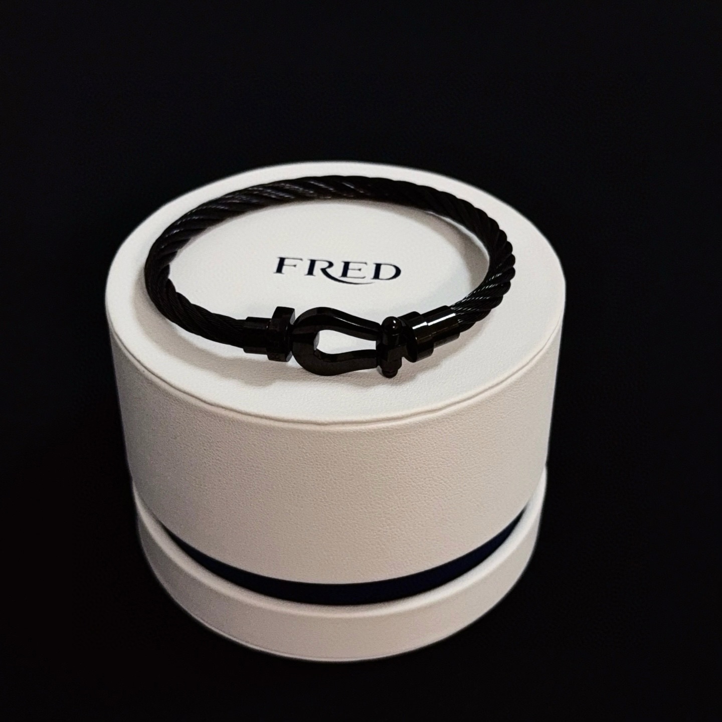 NO:556839,Popular Frederic full-diamond horseshoe buckle bracelet, classic and versatile, a must-have item for fashionistas, fashionable and exquisite, 11 pairs of customized versions, thickened 18k electroplating process, very versatile!  !  , jewelry boutique, bracelet19860909火爆 费雷德满钻马蹄扣手镯手绳,经典百搭,网红达人 时尚一族备必单品,时尚精致,11对版定制,加厚电镀18k工艺,上手效果非常百搭！！,饰品精品,bracelet,Jewelry