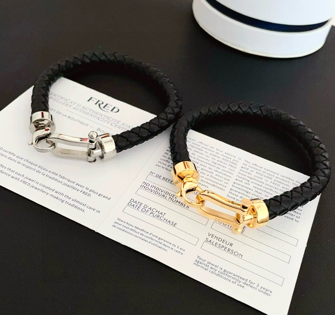 NO:556849,Batch Hot Fred Horseshoe Buckle Bracelet, a fashionable and exquisite must-have item for fashionistas, 11 pairs of high-end customization, thickened 18k electroplating process, trendy and cool couple style bracelet ~ very versatile when used!  !  , fine jewelry19860909批 火爆 费雷德马蹄扣手绳,时尚一族备必单品时尚精致,11对版高端定制,加厚电镀18k工艺,又潮又酷的情侣款手绳～上手效果非常百搭！！,饰品精品,Jewelry