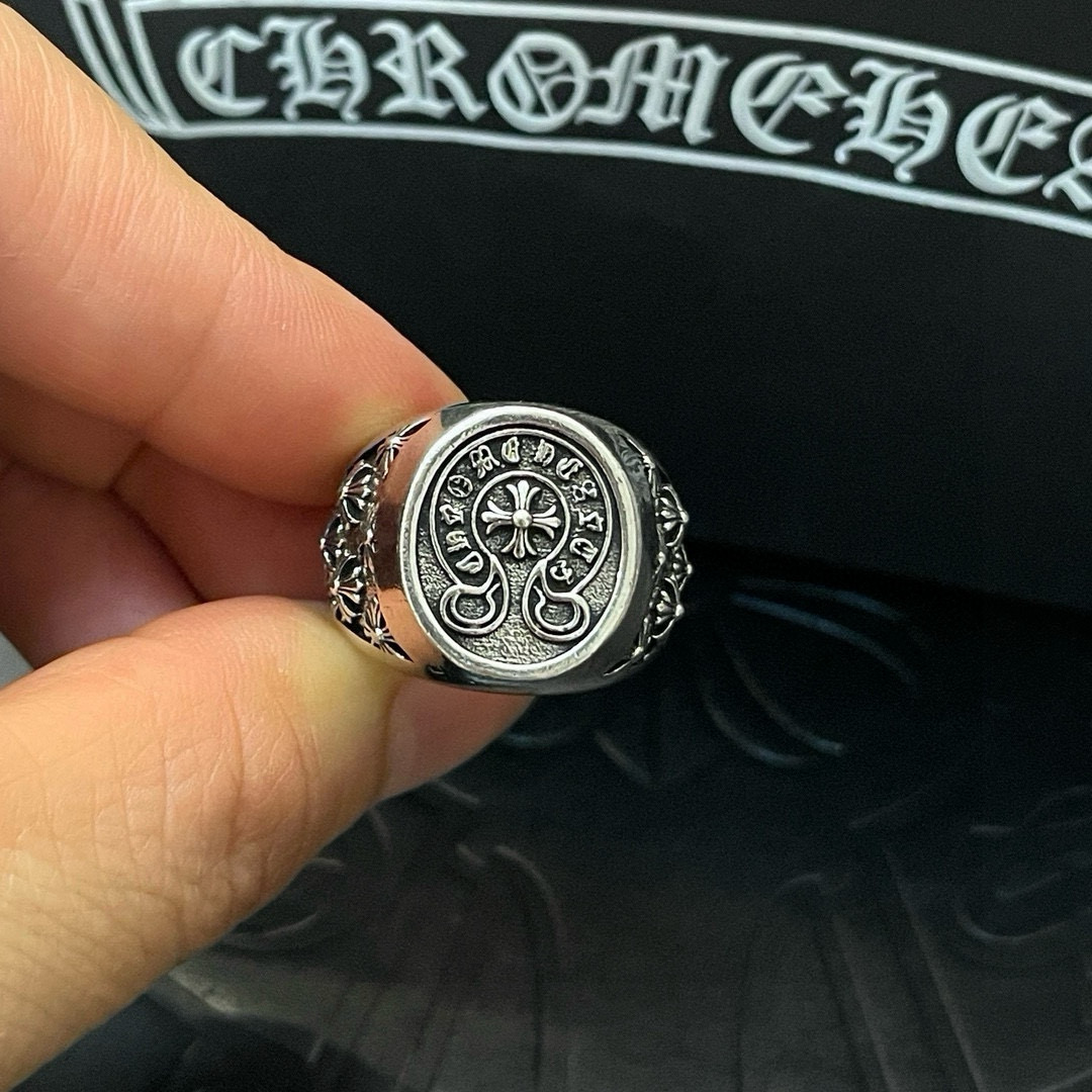 NO:556692,[Counter Quality] Chrome Hearts Classic Retro Horseshoe Print Cross Ring The concave and convex shapes with different pattern design styles are distinctive. The cross scout flower is the symbol of Chrome Hearts, so it is more durable. The genuine patterned Chrome Hearts necklace is different from the ordinary light version in the market. Check the version and standard quality. Look at the printing details. The degree of retro gray oxidation. Seiko version!  , jewelry boutique, chrome hearts, chrome hearts, necklace, ring19860909【专柜品质】Chrome Hearts克罗心 经典复古马蹄印十字架戒指 凹凸造型不同的花纹设计风格呈现出与众不同 十字架童军花是克罗心的标志 所以更经久不衰 正品打版Chrome Hearts克罗心项链区别市场普通轻版 对版对标品质 看字印细节 复古做旧灰氧程度.精工版本！,饰品精品,chrome hearts,chrome hearts,necklace,ring,Jewelry