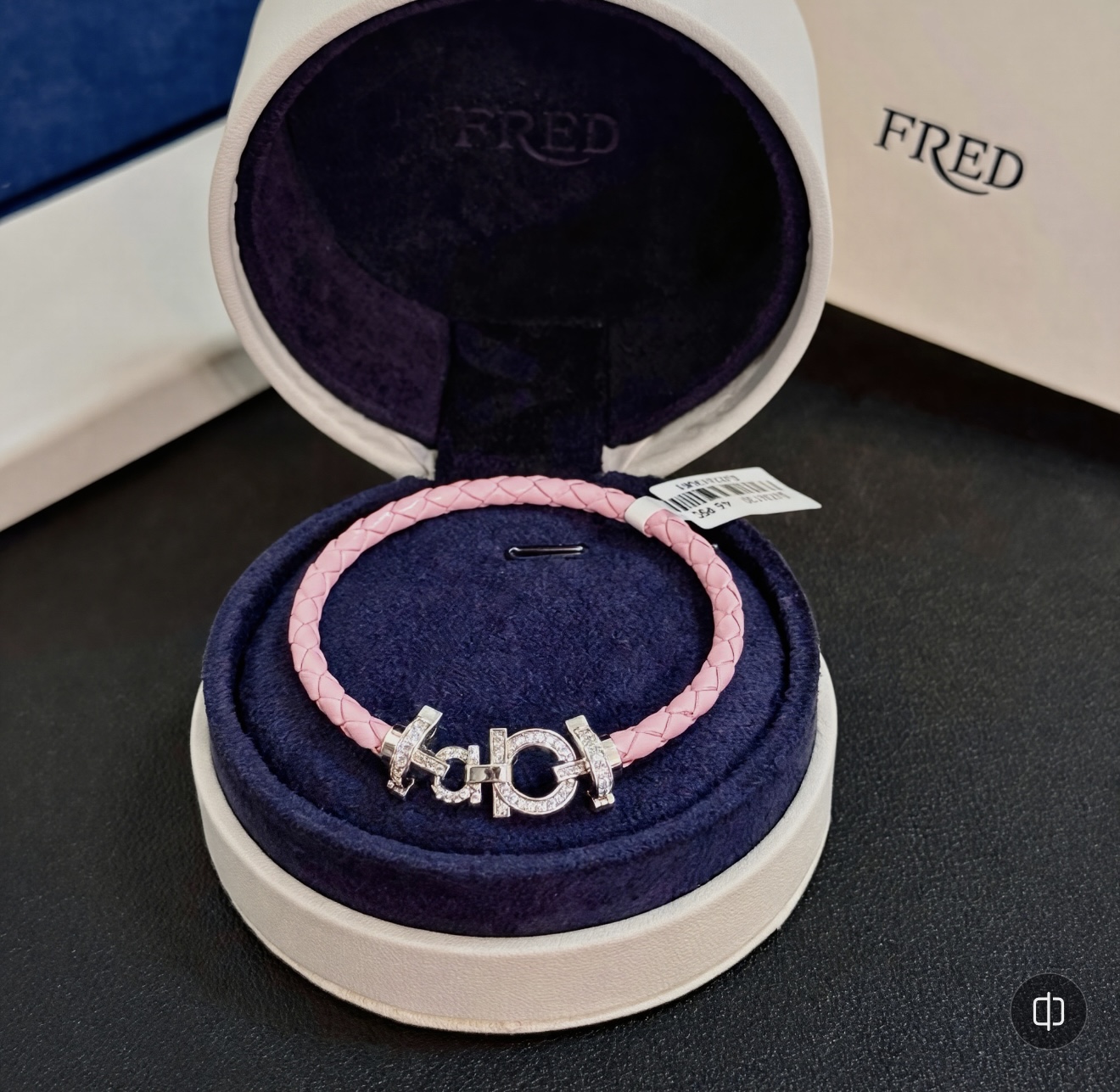 NO:556887,Popular Frederic bracelet, full diamond horseshoe buckle bracelet, classic and versatile, a must-have item for fashionistas, fashionable and exquisite, 11 pairs of customized versions, thickened 18k electroplating process, trendy and cool couple style bracelet ~ very versatile when used!  !  ,boutique jewelry,bracelet,bracelet19860909火爆 费雷德手绳,满钻马蹄扣手镯手链,经典百搭,网红达人 时尚一族备必单品时尚精致,11对版定制,加厚电镀18k工艺,又潮又酷的情侣款手绳～上手效果非常百搭！！,饰品精品,bracelet,bracelet,Jewelry