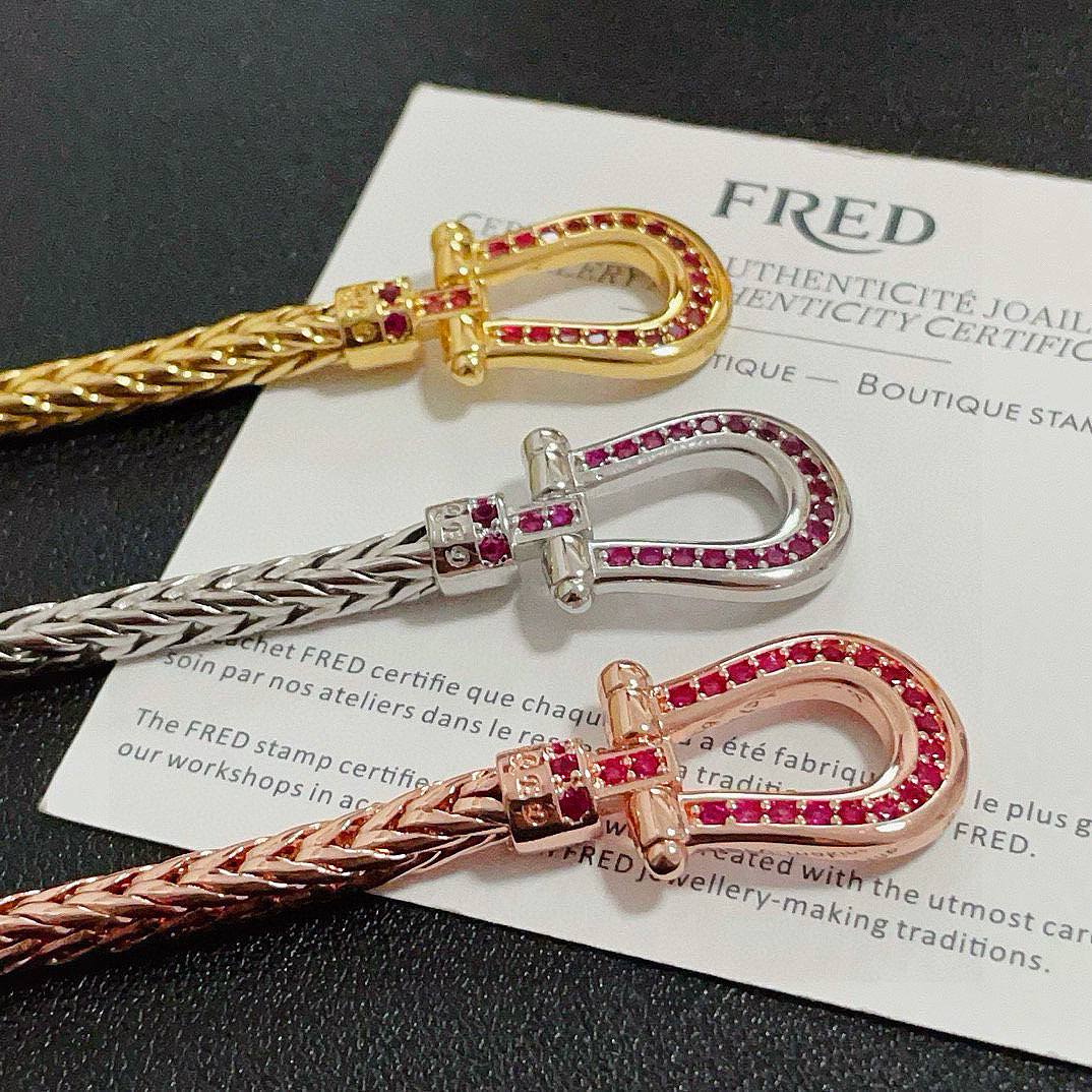 NO:556903,Batch Popular Frederic diamond-filled horseshoe buckle bracelet, classic and versatile, a must-have item for fashionistas, fashionable and exquisite, 11 pairs of customized versions, thickened 18k electroplating process, very versatile!  !  silver gold gold, fine jewelry, bracelet, gold19860909批 火爆 费雷德满钻马蹄扣手镯,经典百搭,网红达人 时尚一族备必单品时尚精致,11对版定制,加厚电镀18k工艺,上手效果非常百搭！！银色 金色 黄金色,饰品精品,bracelet,gold,Jewelry