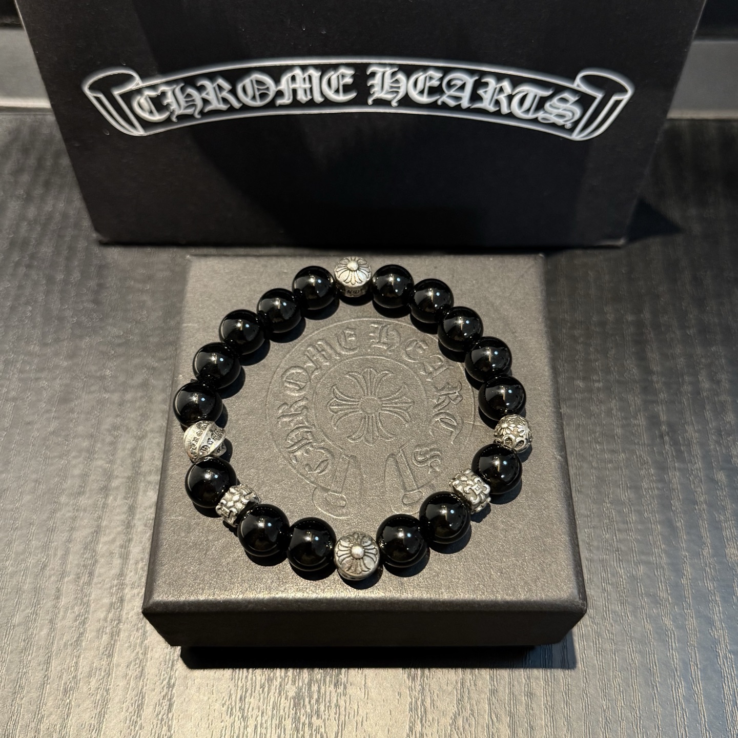 NO:556187,New [counter quality] Chrome Hearts classic retro multi-element bracelet, popular on Kuaishou/ins/Xiaohongshu, the different concave and convex shapes of the pattern design style are distinctive. The cross scout flower is the symbol of Chrome Hearts, so it is more durable. Genuine type-printed Chrome Hearts distinguishes the ordinary light version in the market. Match the version and benchmark quality. Look at the printing details. The degree of retro gray oxidation. Seiko version!  , jewelry boutique, chrome hearts, chrome hearts, bracelet19860909新款【专柜品质】Chrome Hearts克罗心 经典复古多元素手串手链 ,快手/ins/小红书热门,凹凸造型不同的花纹设计风格呈现出与众不同 十字架童军花是克罗心的标志 所以更经久不衰 正品打版Chrome Hearts克罗心 区别市场普通轻版 对版对标品质 看字印细节 复古做旧灰氧程度.精工版本！,饰品精品,chrome hearts,chrome hearts,bracelet,Jewelry
