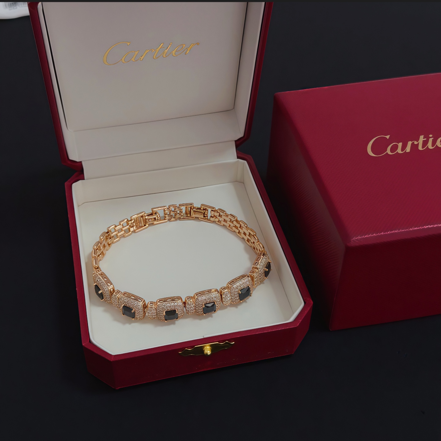 NO:557824,Cartier diamond-encrusted bracelet, high-end customized version, diamond-encrusted craftsmanship, V-gold material, classic and fashionable style, reconstructing the aesthetics of love with sharp lines!  Breaking the rules, the diamond-encrusted design actually achieves the ceiling of high-end sense - no need for flashy accumulation, love should be as pure as ever. Cartier is loved by many celebrities and Internet celebrities. The Leopard series bracelet is absolutely an eternal classic, and it is not limited to men and women, and there is no age limit!  Wear it and you will be the center of attention!  , jewelry boutique,cartier,bracelet,bracelet19860909卡地亚镶钻手链 高端定制版本 镶嵌钻工艺 V金材质 经典而时尚风格 用凌厉线条重构爱情美学！打破常规,镶嵌钻设计反而成就高级感天花板——无需浮华堆砌,爱本应纯粹如初 卡地亚受众多明星网红的爱戴 豹子系列手镯 绝对是永恒经典 而且男女不限 年龄不限 ！戴上它你就是焦点！,饰品精品,cartier,bracelet,bracelet,Jewelry