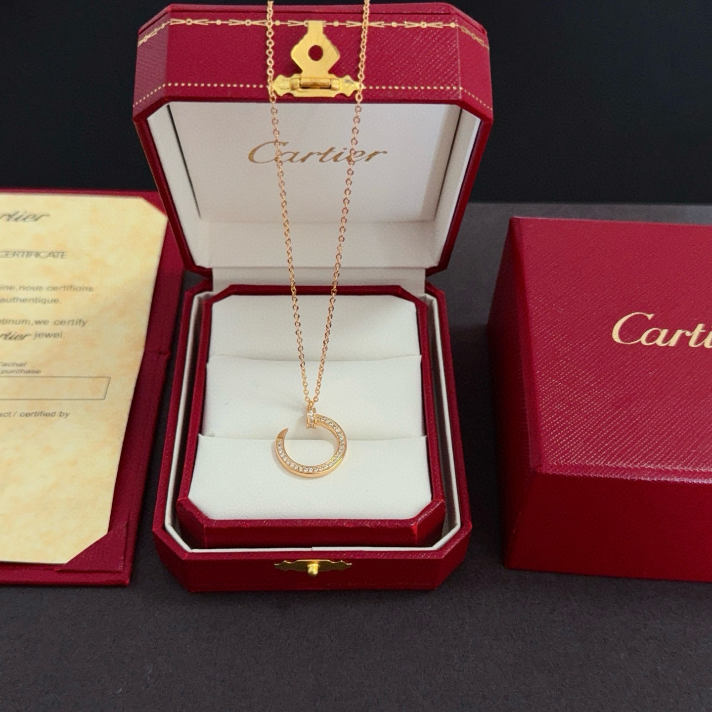 NO:557834,Cartier diamond-encrusted necklace, high-end customized version, diamond-encrusted craftsmanship, V gold material, classic and fashionable style, reconstruct the aesthetics of love with sharp lines!  Breaking the rules, the diamond-encrusted design actually achieves the ceiling of high-end sense - no need for flashy accumulation, love should be as pure as ever. Cartier is loved by many celebrities and Internet celebrities. The Leopard series bracelet is absolutely an eternal classic, and it is not limited to men and women, and there is no age limit!  Wear it and you will be the center of attention!  , jewelry boutique,cartier,necklace,bracelet19860909卡地亚镶钻项链 高端定制版本 镶嵌钻工艺 V金材质 经典而时尚风格 用凌厉线条重构爱情美学！打破常规,镶嵌钻设计反而成就高级感天花板——无需浮华堆砌,爱本应纯粹如初 卡地亚受众多明星网红的爱戴 豹子系列手镯 绝对是永恒经典 而且男女不限 年龄不限 ！戴上它你就是焦点！,饰品精品,cartier,necklace,bracelet,Jewelry