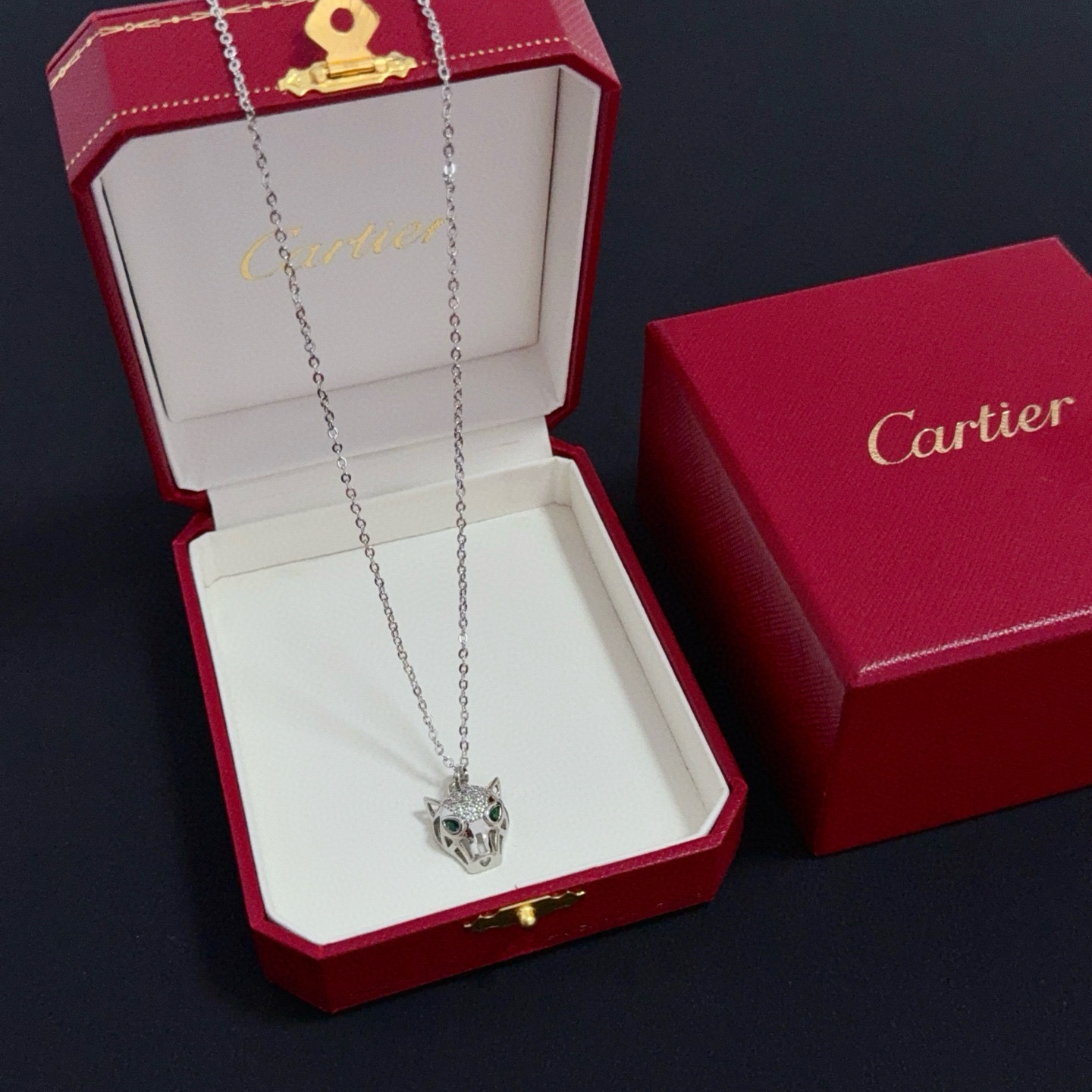 NO:557844,Cartier diamond-encrusted necklace, high-end customized version, diamond-encrusted craftsmanship, V gold material, classic and fashionable style, reconstruct the aesthetics of love with sharp lines!  Breaking the rules, the diamond-encrusted design actually achieves the ceiling of high-end sense - no need for flashy accumulation, love should be as pure as ever. Cartier is loved by many celebrities and Internet celebrities. The Leopard series bracelet is absolutely an eternal classic, and it is not limited to men and women, and there is no age limit!  Wear it and you will be the center of attention!  , jewelry boutique,cartier,necklace,bracelet19860909卡地亚镶钻项链 高端定制版本 镶嵌钻工艺 V金材质 经典而时尚风格 用凌厉线条重构爱情美学！打破常规,镶嵌钻设计反而成就高级感天花板——无需浮华堆砌,爱本应纯粹如初 卡地亚受众多明星网红的爱戴 豹子系列手镯 绝对是永恒经典 而且男女不限 年龄不限 ！戴上它你就是焦点！,饰品精品,cartier,necklace,bracelet,Jewelry