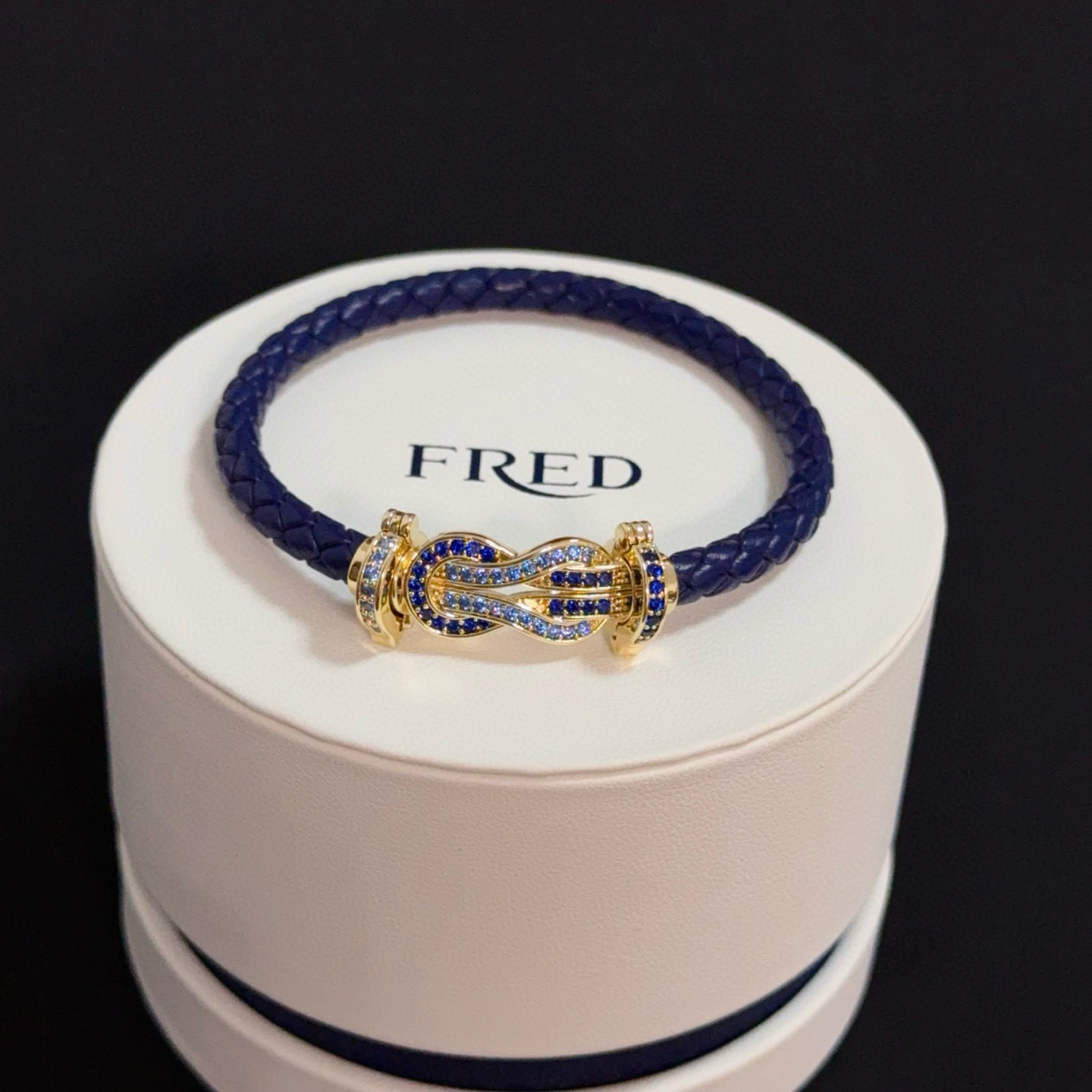 NO:557817,Popular Frederic full diamond horseshoe buckle bracelet, classic and versatile, a must-have item for fashionistas, fashionable and exquisite, 11 pairs of customized versions, thickened 18k electroplating process, the effect is very versatile!  !  , jewelry boutique, bracelet19860909火爆 费雷德满钻马蹄扣手镯 经典百搭,网红达人 时尚一族备必单品,时尚精致,11对版定制,加厚电镀18k工艺,上手效果非常百搭！！,饰品精品,bracelet,Jewelry