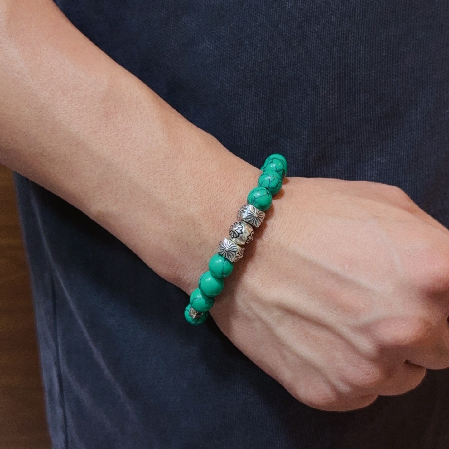 NO:557553,New [counter quality] Chrome Hearts turquoise bracelet, different concave and convex shapes, different pattern design styles, showing a distinctive cross. The Scout flower is the symbol of Chrome Hearts, so it is more durable. Genuine pattern-printed Chrome Hearts distinguishes the ordinary light version in the market. Match the version and standard quality. Look at the printing details, the degree of retro gray oxidation. Seiko version!  !  !  Purely handmade ~ Authentic open mold fashion essentials. Can be worn by both men and women. Same style for couples. Official website original. Rock punk Thai silver style. Retro elements. Trendy and versatile!  , jewelry boutique, chrome hearts, chrome hearts, bracelet19860909新款【专柜品质】Chrome Hearts克罗心绿松石手链手串,凹凸造型不同的花纹设计风格 呈现出与众不同 十字架 童军花是克罗心的志 所以更经久不衰 正品打版Chrome Hearts克罗心 区别市场普通轻版 对版对标品质 看字印细节 复古做旧灰氧程度.精工版本！！！ 纯手工打造 ～正品开模潮流时尚必备 男女均可佩戴 情侣同款 官网原版 摇滚朋克泰银风格 复古元素 潮流百搭！,饰品精品,chrome hearts,chrome hearts,bracelet,Jewelry