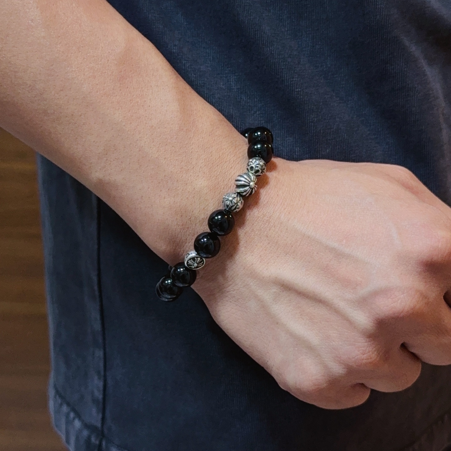 NO:557570,The new [counter quality] Chrome Hearts Chrome Hearts bracelet, with different concave and convex shapes, has different pattern design styles, showing a distinctive cross. The Scout flower is the symbol of Chrome Hearts, so it is more durable. Genuine pattern-printed Chrome Hearts distinguishes the ordinary light version in the market. Check the quality of the version. Look at the printing details, the degree of retro gray oxidation. Seiko version!  !  !  Purely handmade ~ Authentic open mold fashion essentials. Can be worn by both men and women. Same style for couples. Official website original. Rock punk Thai silver style. Retro elements. Trendy and versatile!  , jewelry boutique, chrome hearts, chrome hearts, bracelet19860909新款【专柜品质】Chrome Hearts克罗心手链手串,凹凸造型不同的花纹设计风格 呈现出与众不同 十字架 童军花是克罗心的志 所以更经久不衰 正品打版Chrome Hearts克罗心 区别市场普通轻版 对版对标品质 看字印细节 复古做旧灰氧程度.精工版本！！！ 纯手工打造 ～正品开模潮流时尚必备 男女均可佩戴 情侣同款 官网原版 摇滚朋克泰银风格 复古元素 潮流百搭！,饰品精品,chrome hearts,chrome hearts,bracelet,Jewelry