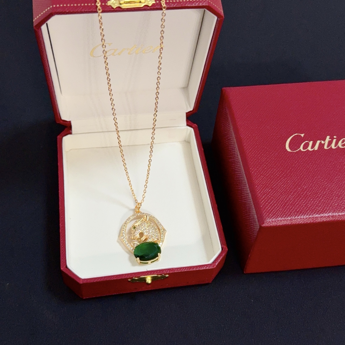 NO:557864,Cartier cheetah diamond necklace, high-end customized version, diamond-set craftsmanship, V gold material, classic and fashionable style, reconstruct the aesthetics of love with sharp lines!  Breaking the rules, the diamond-encrusted design actually achieves the ceiling of high-end sense - no need for flashy accumulation, love should be as pure as ever. Cartier is loved by many celebrities and Internet celebrities. The Leopard series bracelet is absolutely an eternal classic, and it is not limited to men and women, and there is no age limit!  Wear it and you will be the center of attention!  , jewelry boutique,cartier,necklace,bracelet19860909卡地亚猎豹镶钻项链 高端定制版本 镶嵌钻工艺 V金材质 经典而时尚风格 用凌厉线条重构爱情美学！打破常规,镶嵌钻设计反而成就高级感天花板——无需浮华堆砌,爱本应纯粹如初 卡地亚受众多明星网红的爱戴 豹子系列手镯 绝对是永恒经典 而且男女不限 年龄不限 ！戴上它你就是焦点！,饰品精品,cartier,necklace,bracelet,Jewelry