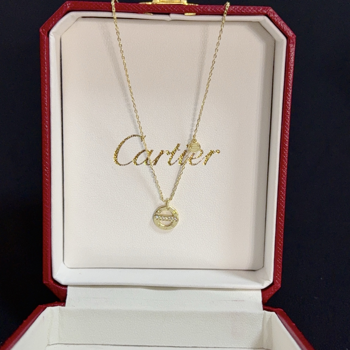 NO:557865,Cartier diamond-encrusted necklace, high-end customized version, diamond-encrusted craftsmanship, V gold material, classic and fashionable style, reconstruct the aesthetics of love with sharp lines!  Breaking the rules, the diamond-encrusted design actually achieves the ceiling of high-end sense - no need for flashy accumulation, love should be as pure as ever. Cartier is loved by many celebrities and Internet celebrities. The Leopard series bracelet is absolutely an eternal classic, and it is not limited to men and women, and there is no age limit!  Wear it and you will be the center of attention!  , jewelry boutique,cartier,necklace,bracelet19860909卡地亚镶钻项链 高端定制版本 镶嵌钻工艺 V金材质 经典而时尚风格 用凌厉线条重构爱情美学！打破常规,镶嵌钻设计反而成就高级感天花板——无需浮华堆砌,爱本应纯粹如初 卡地亚受众多明星网红的爱戴 豹子系列手镯 绝对是永恒经典 而且男女不限 年龄不限 ！戴上它你就是焦点！,饰品精品,cartier,necklace,bracelet,Jewelry